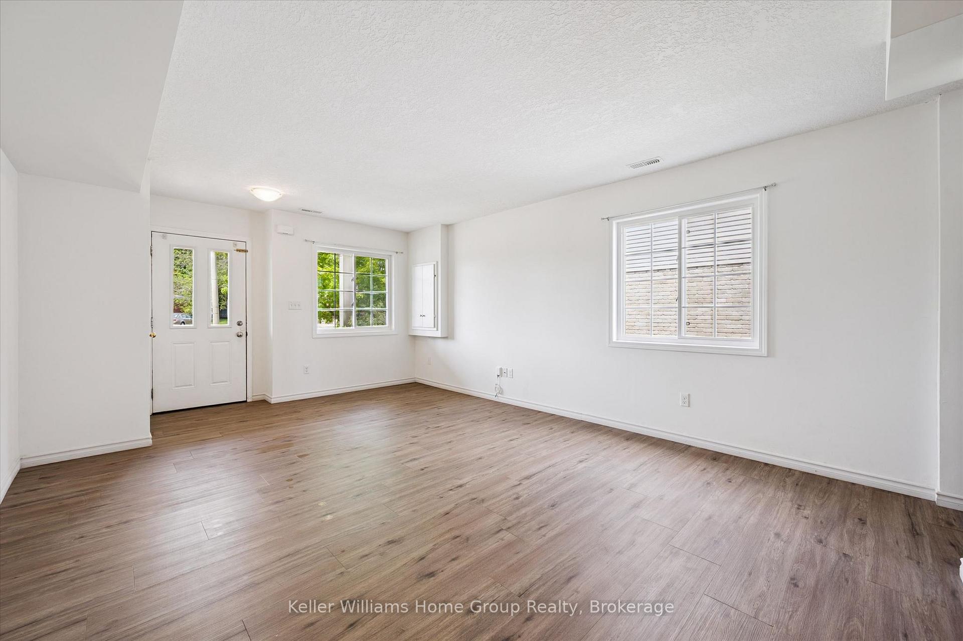 Photo 8 of Unit 3, 35 Mountford Drive, Guelph, Grange Road — HOMEH