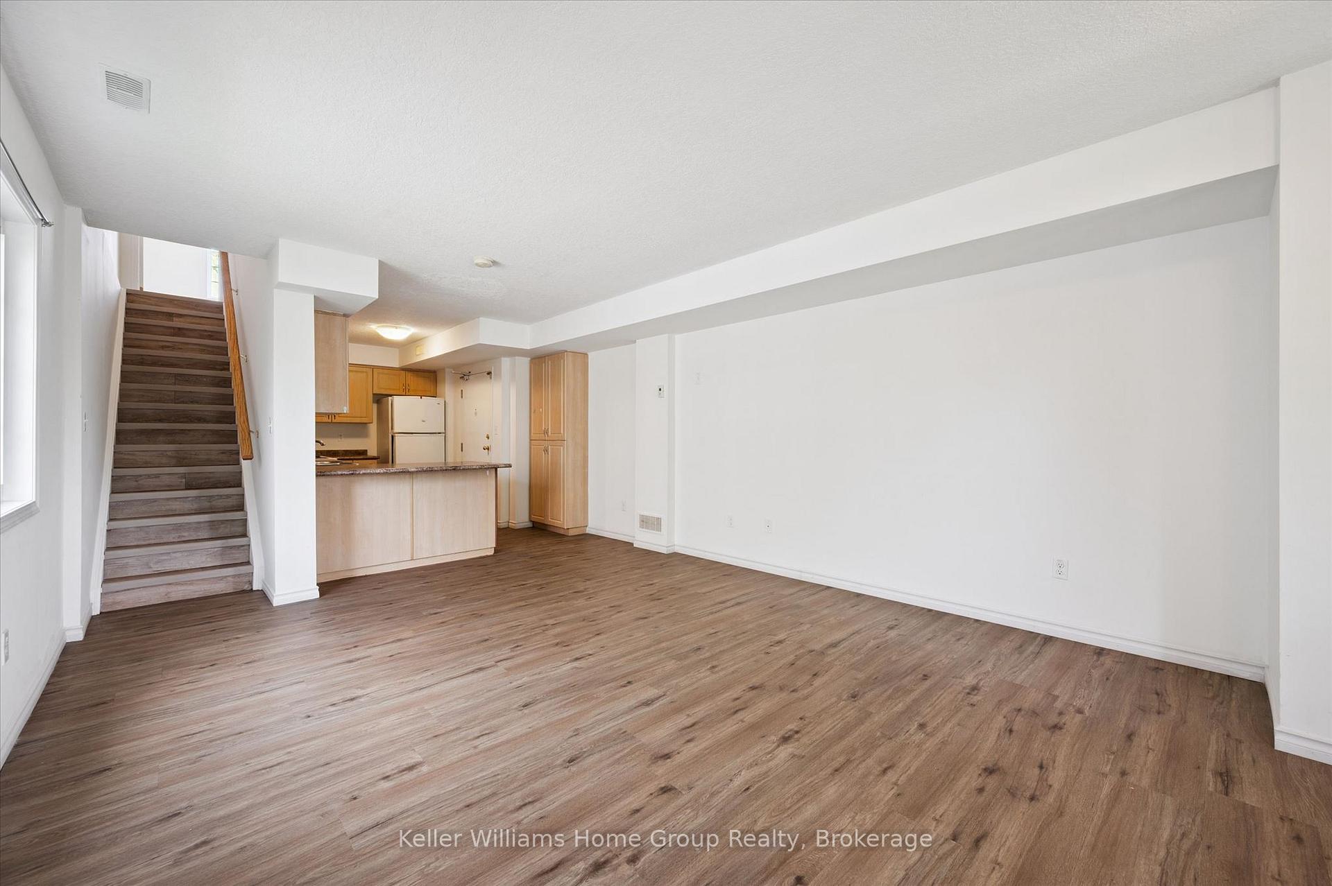 Photo 10 of Unit 3, 35 Mountford Drive, Guelph, Grange Road — HOMEH