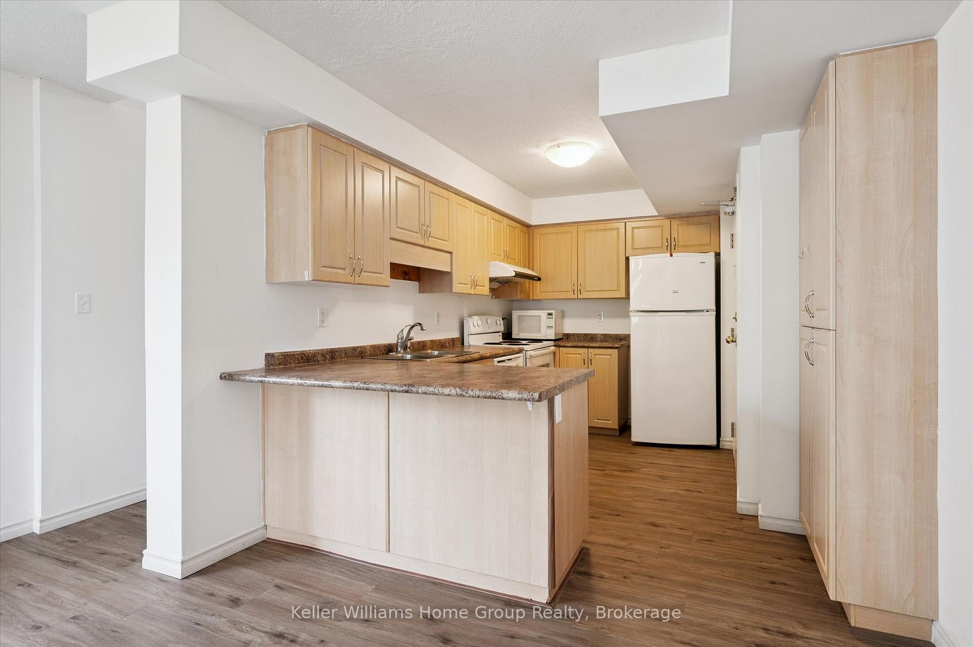Photo 12 of Unit 3, 35 Mountford Drive, Guelph, Grange Road — HOMEH