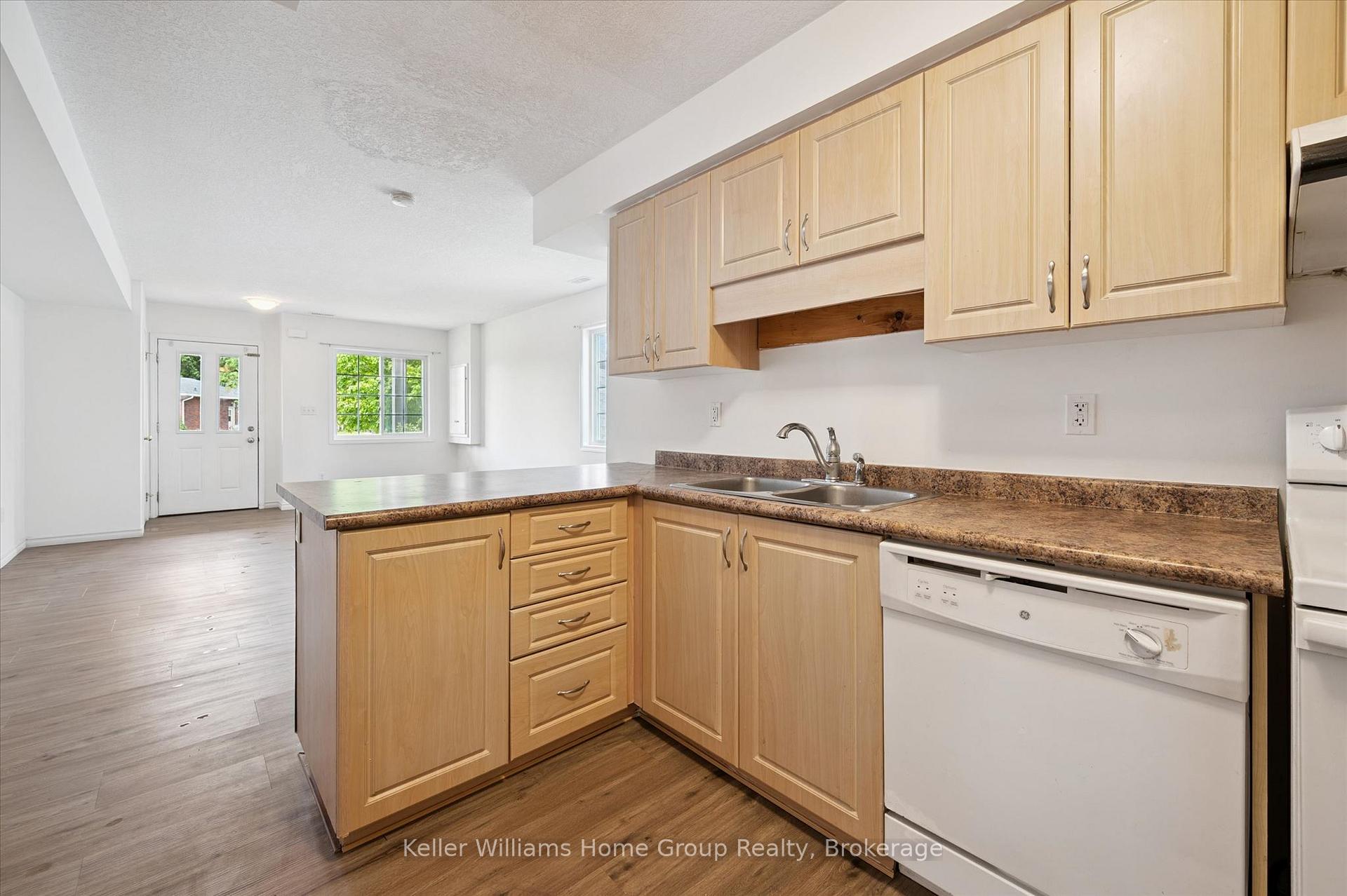 Photo 15 of Unit 3, 35 Mountford Drive, Guelph, Grange Road — HOMEH