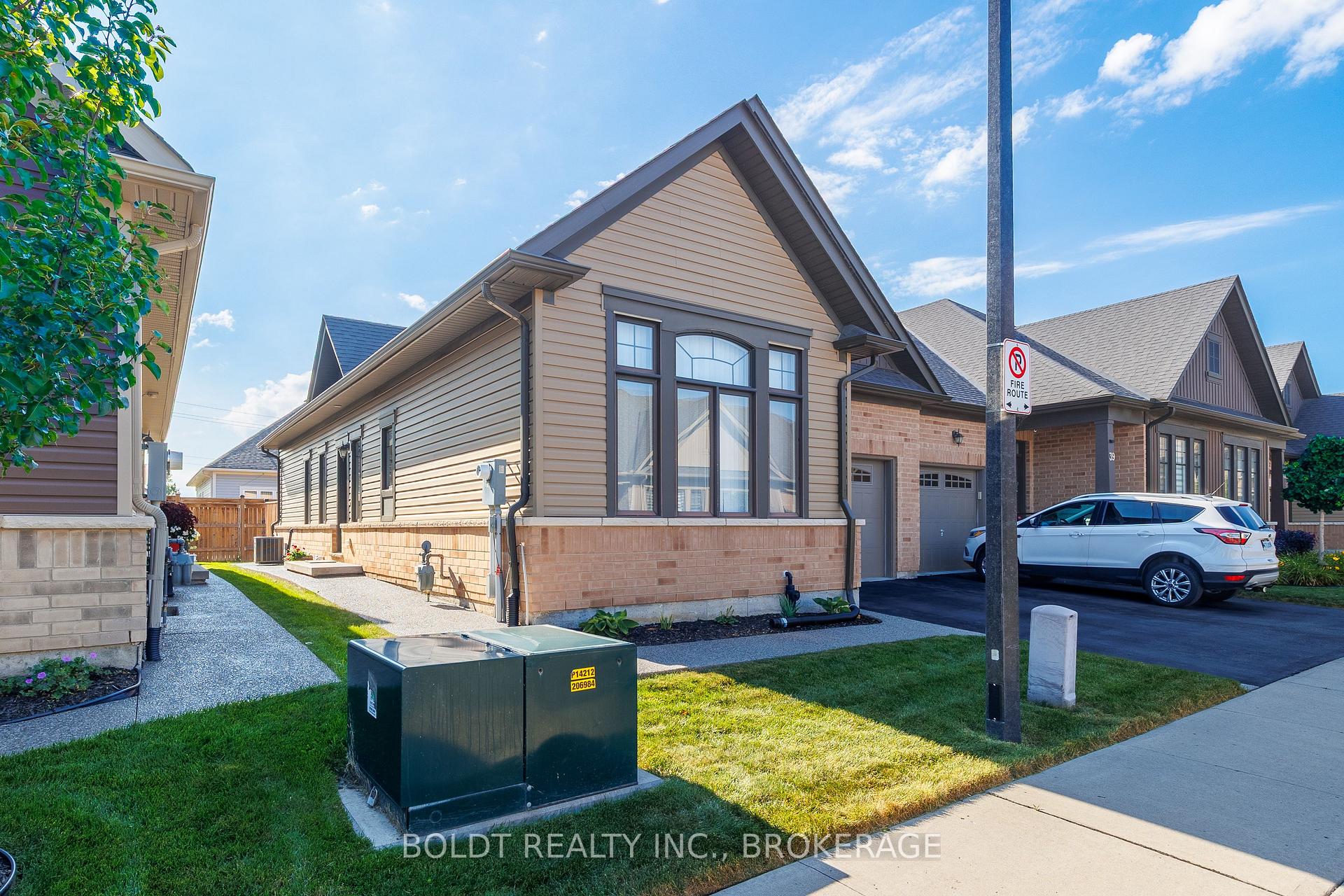 Photo 2 of 35 Cosmopolitan Common, St. Catharines, Carlton/Bunting — HOMEH