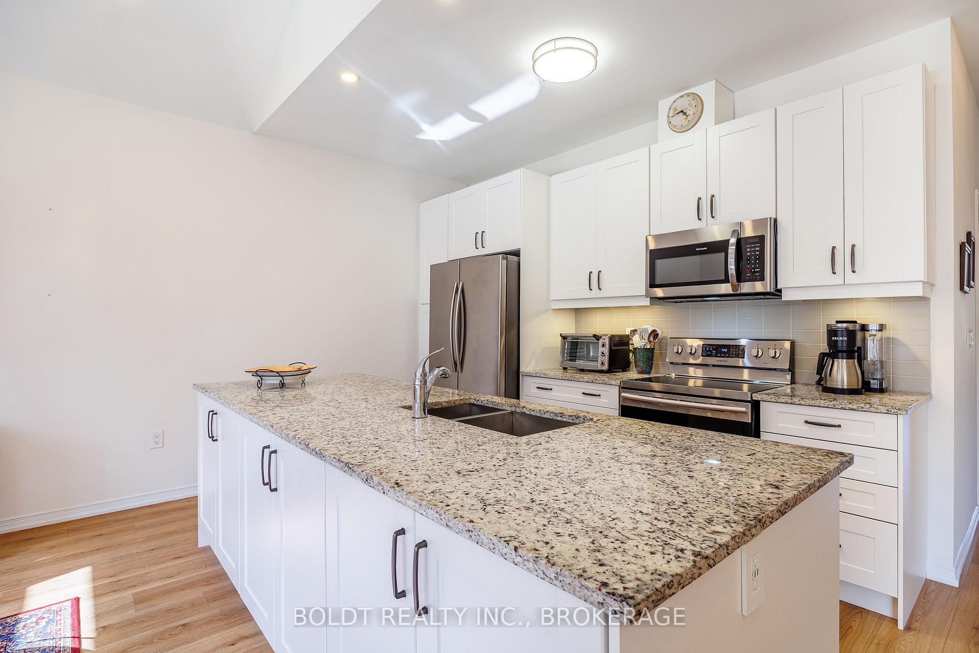 Photo 5 of 35 Cosmopolitan Common, St. Catharines, Carlton/Bunting — HOMEH