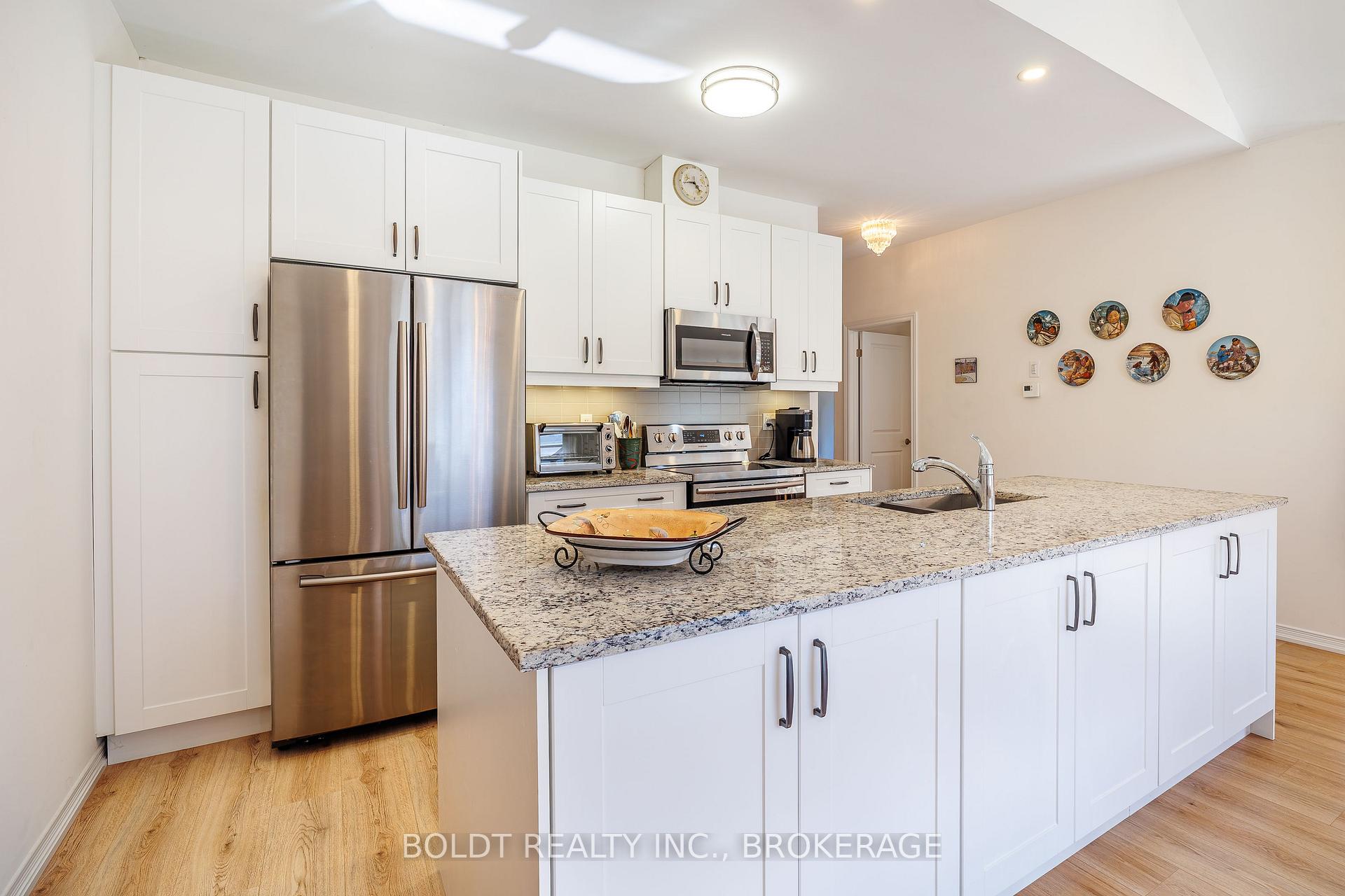 Photo 6 of 35 Cosmopolitan Common, St. Catharines, Carlton/Bunting — HOMEH