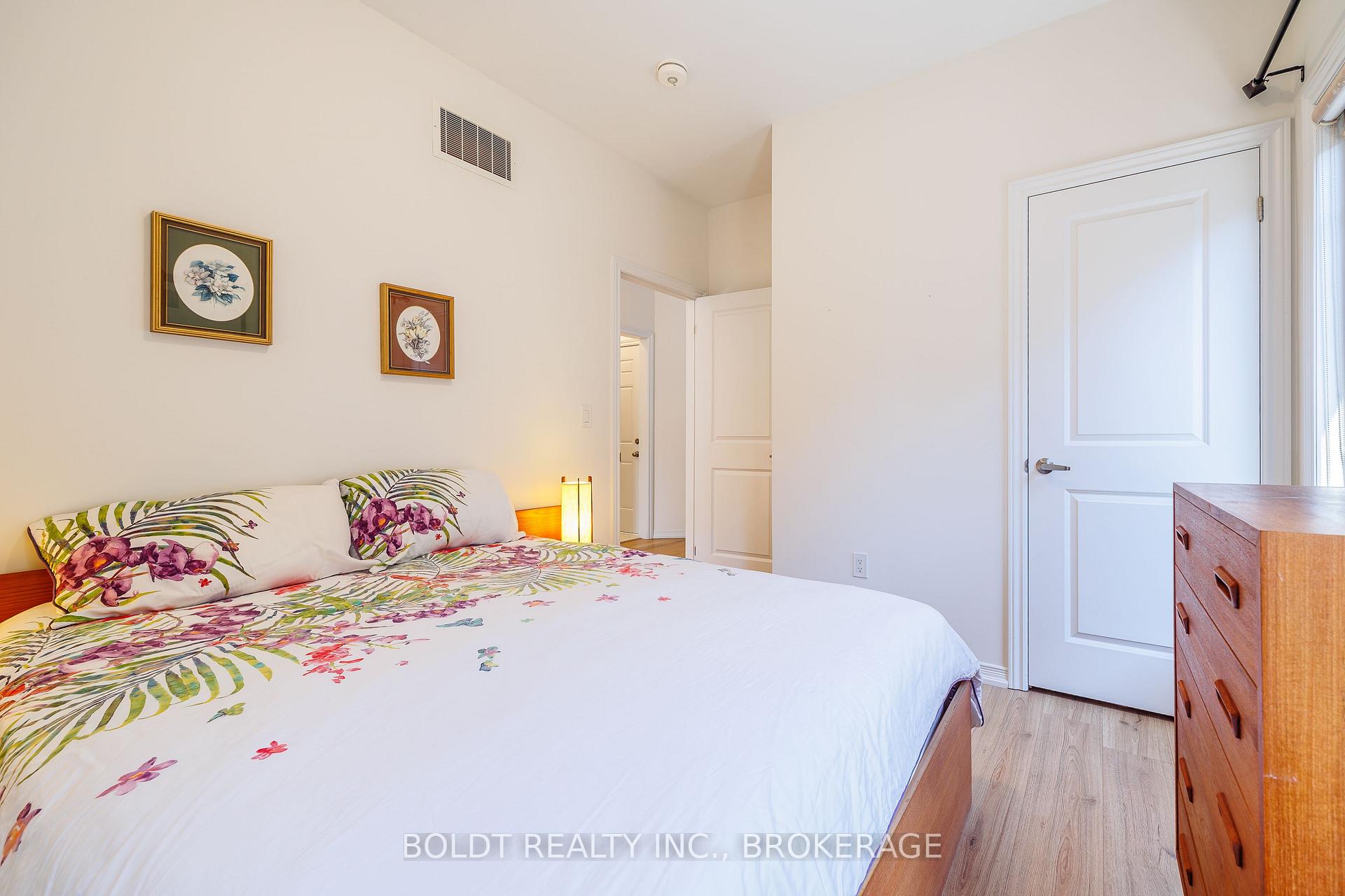 Photo 18 of 35 Cosmopolitan Common, St. Catharines, Carlton/Bunting — HOMEH