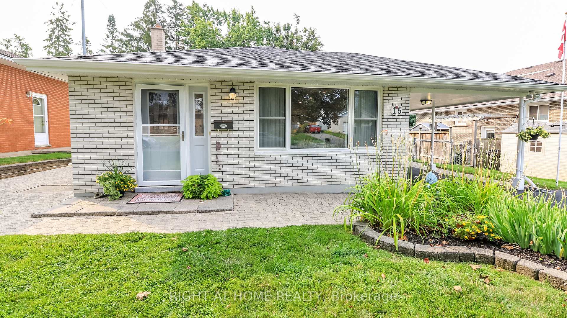 Photo 2 of 15 Highview Road, Barrie, Wellington — HOMEH