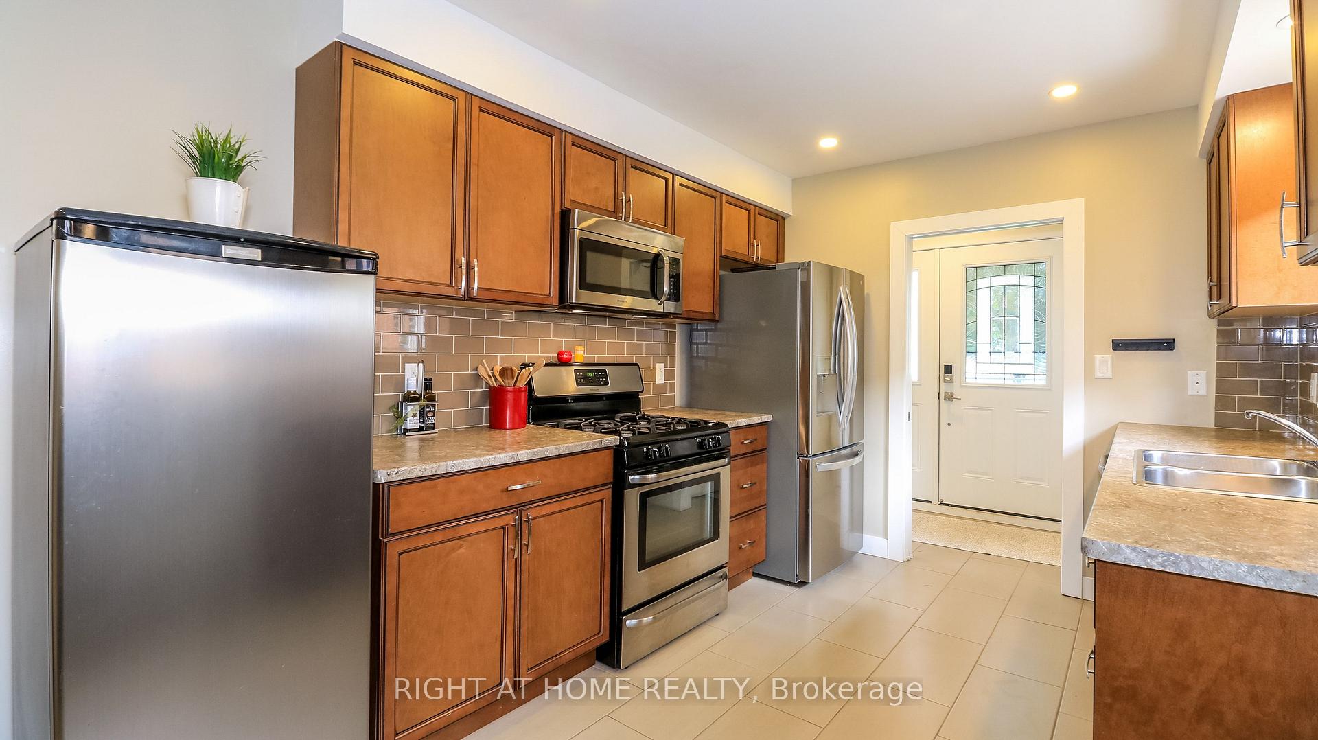 Photo 7 of 15 Highview Road, Barrie, Wellington — HOMEH