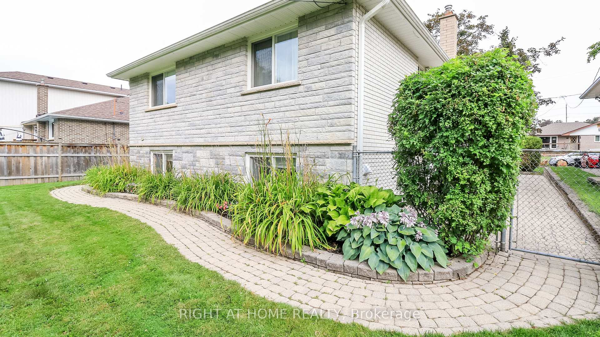 Photo 21 of 15 Highview Road, Barrie, Wellington — HOMEH