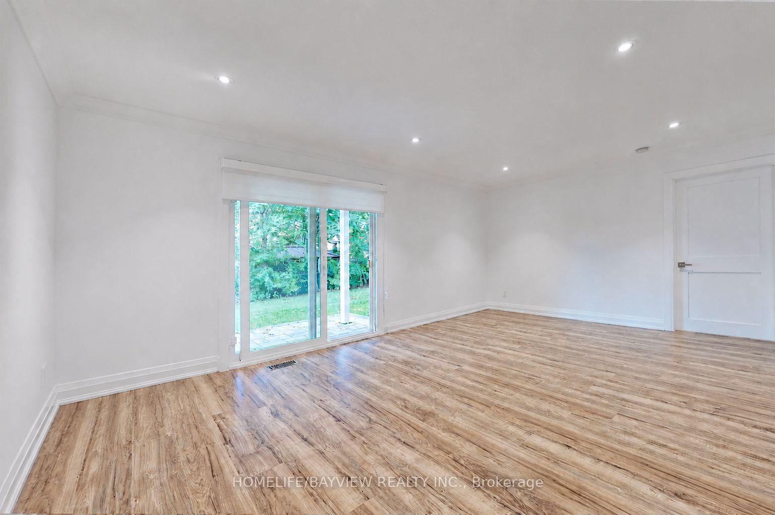 Photo 4 of 663 Conached(lower) Drive, North York, Newtonbrook East — HOMEH