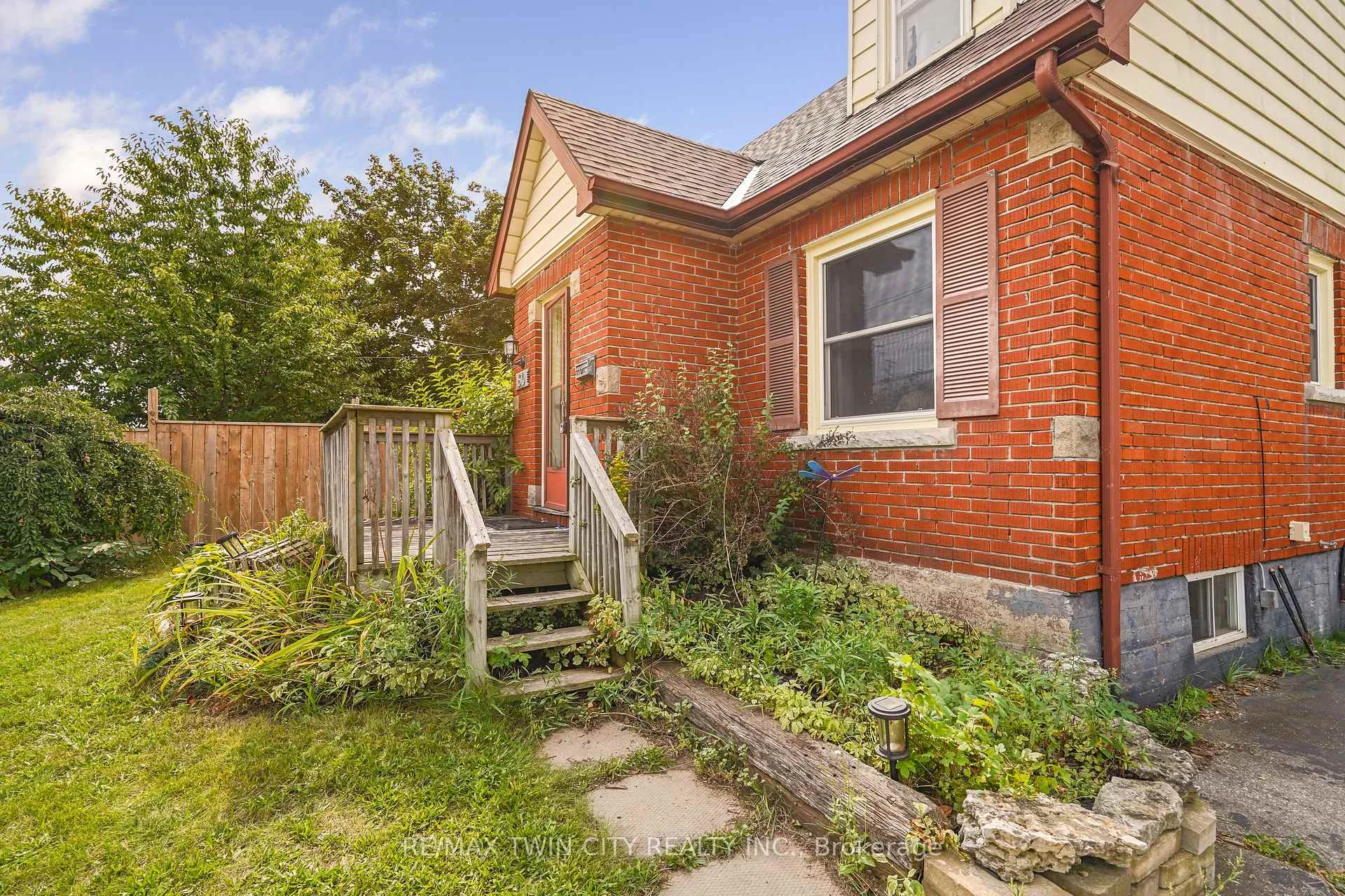 Photo 10 of 60 Park Road N, Brantford, Eagle Place — HOMEH