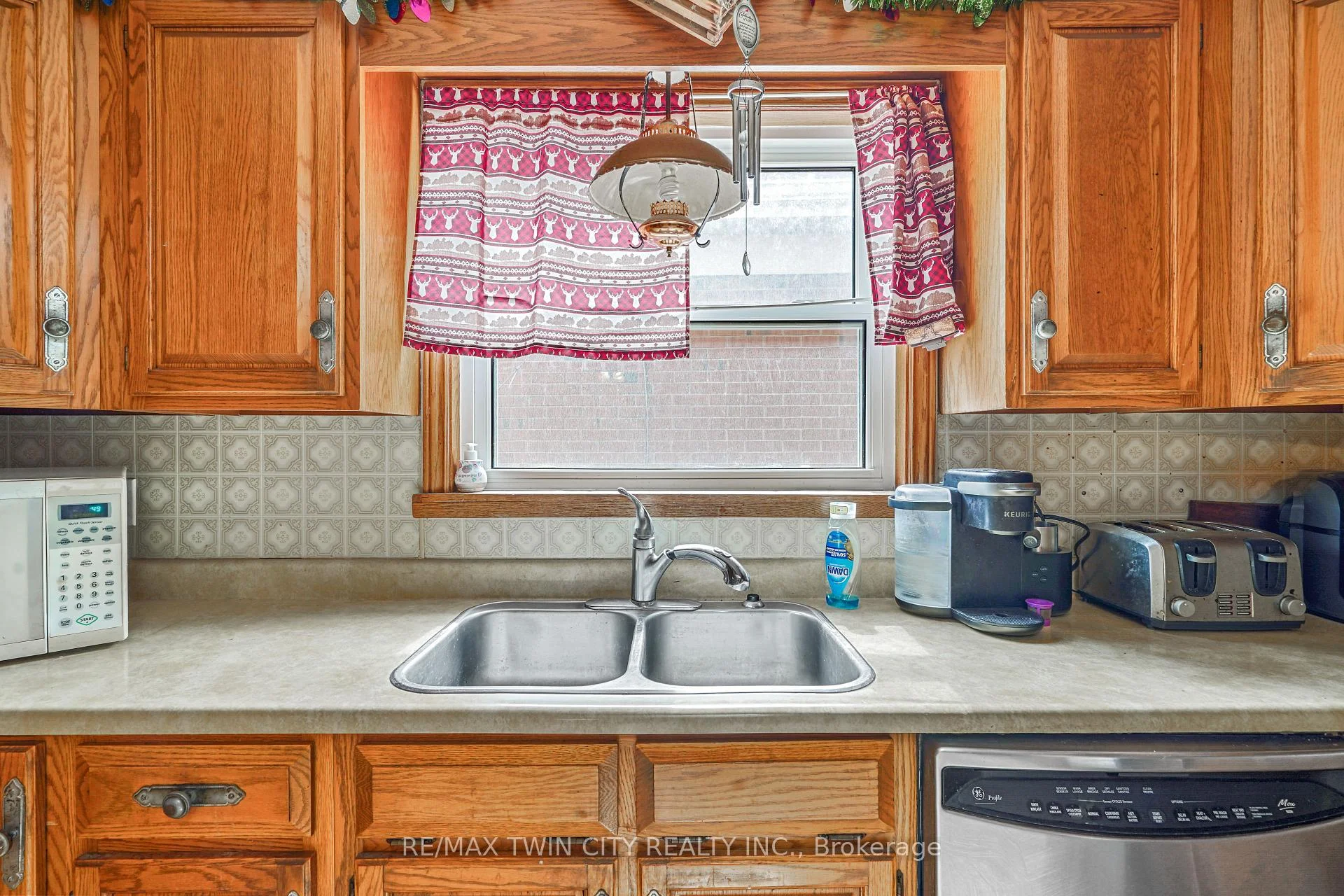 Photo 33 of 60 Park Road N, Brantford, Eagle Place — HOMEH