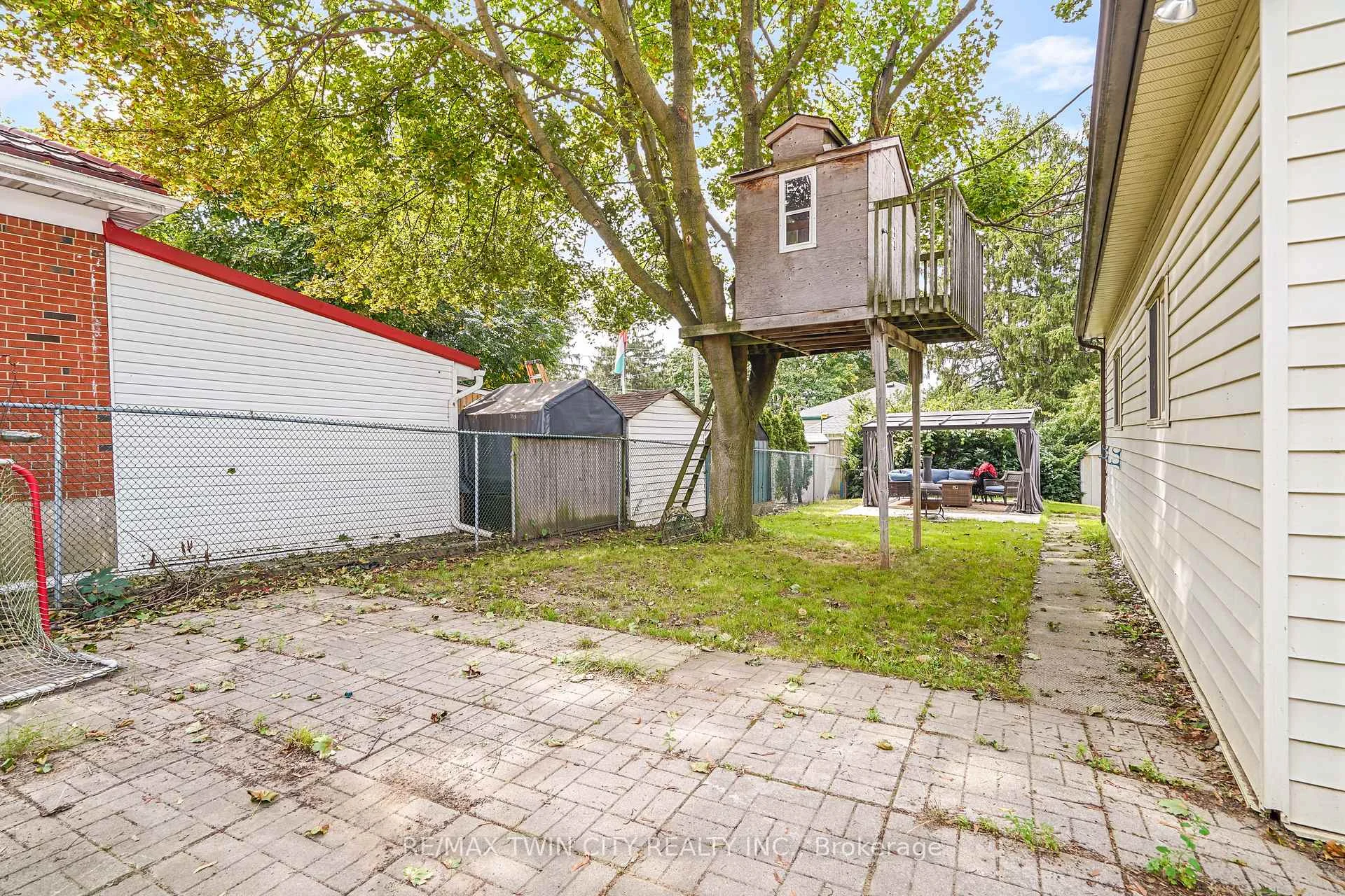 Photo 74 of 60 Park Road N, Brantford, Eagle Place — HOMEH