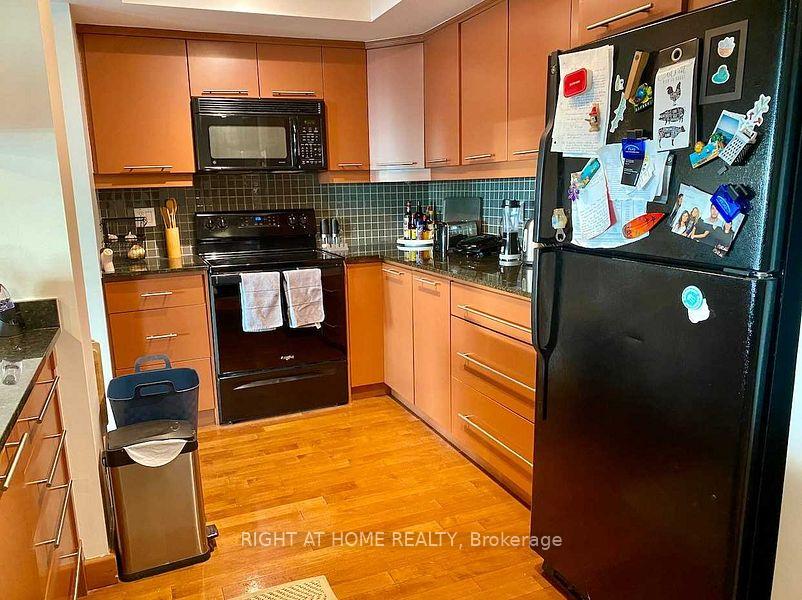 Photo 10 of Unit 2012, 99 Harbour Square, Toronto, Waterfront Communities — HOMEH