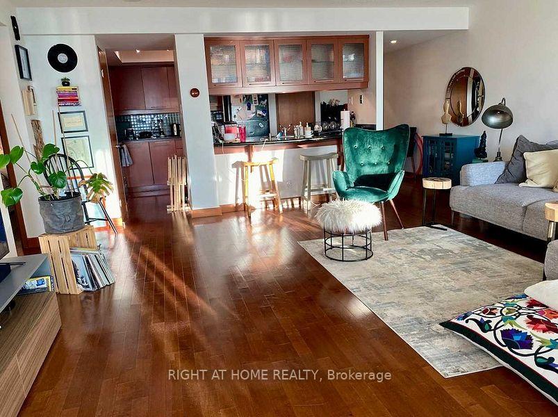 Photo 13 of Unit 2012, 99 Harbour Square, Toronto, Waterfront Communities — HOMEH