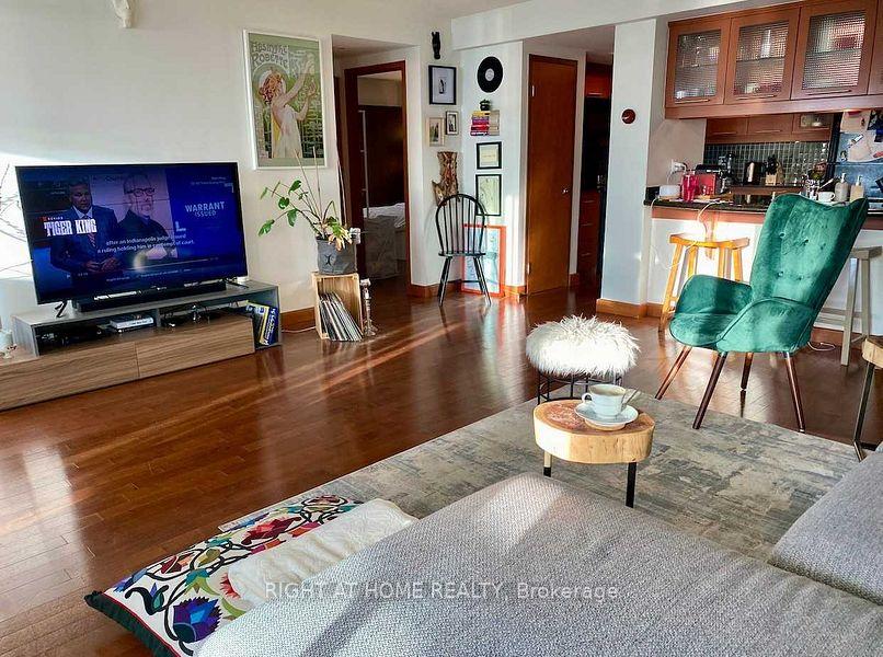 Photo 14 of Unit 2012, 99 Harbour Square, Toronto, Waterfront Communities — HOMEH