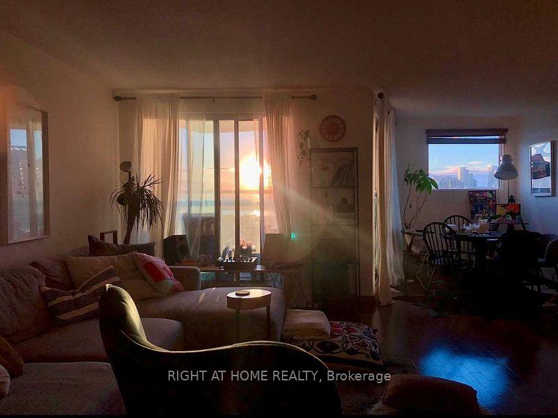 Photo 22 of Unit 2012, 99 Harbour Square, Toronto, Waterfront Communities — HOMEH