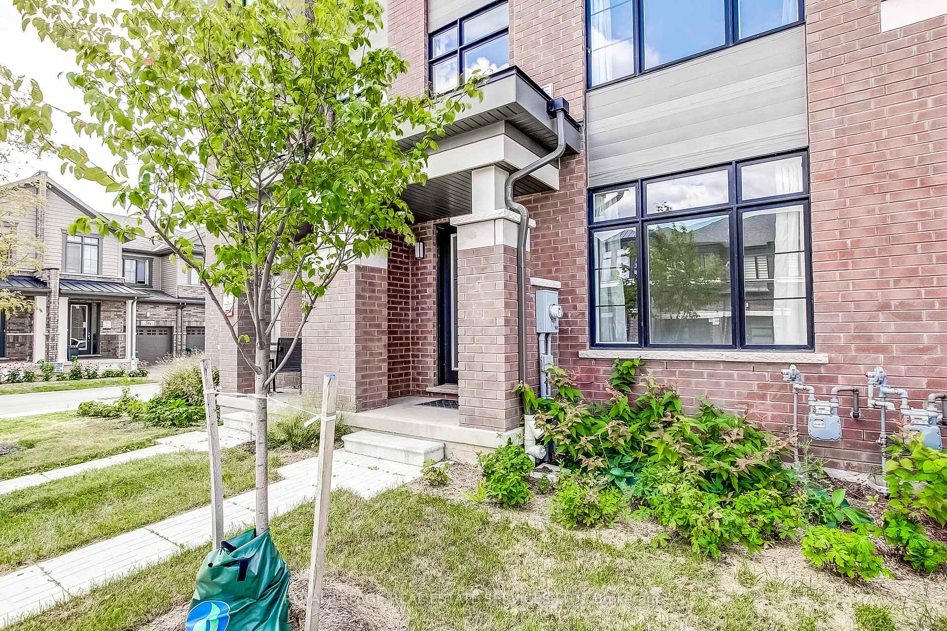 Photo 2 of Unit 31, 400 Newman Drive, Cambridge, Westview — HOMEH