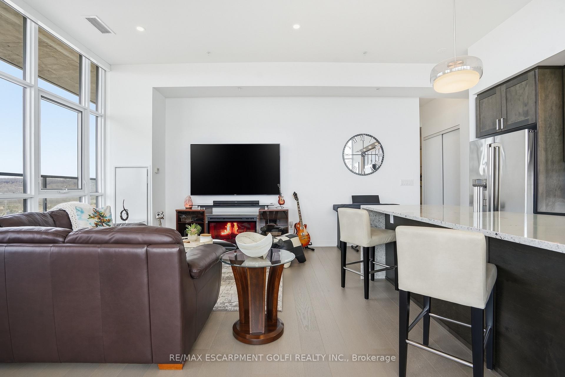 Photo 8 of Unit 1504, 550 North Service Road, Grimsby, Grimsby Beach — HOMEH