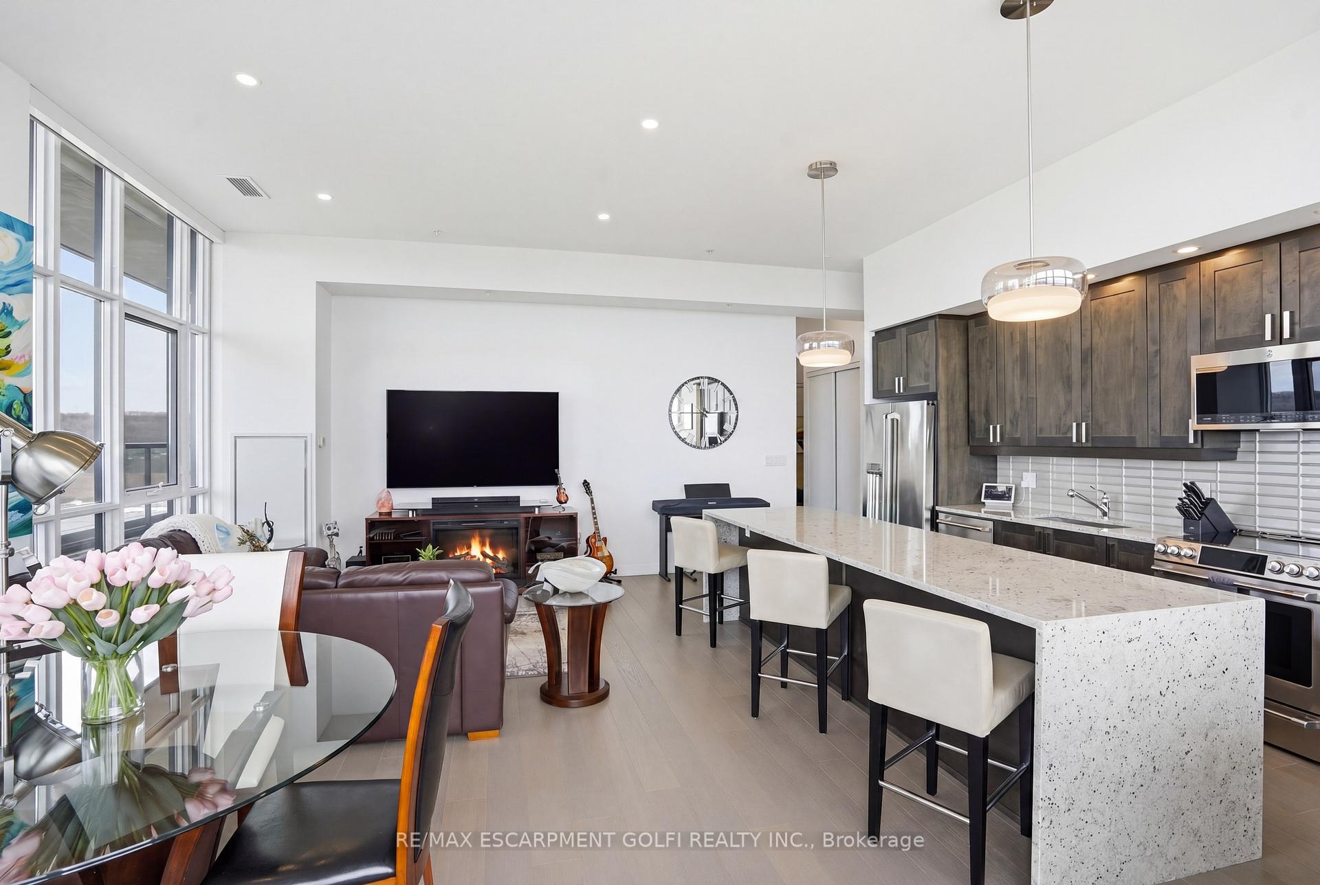 Photo 9 of Unit 1504, 550 North Service Road, Grimsby, Grimsby Beach — HOMEH