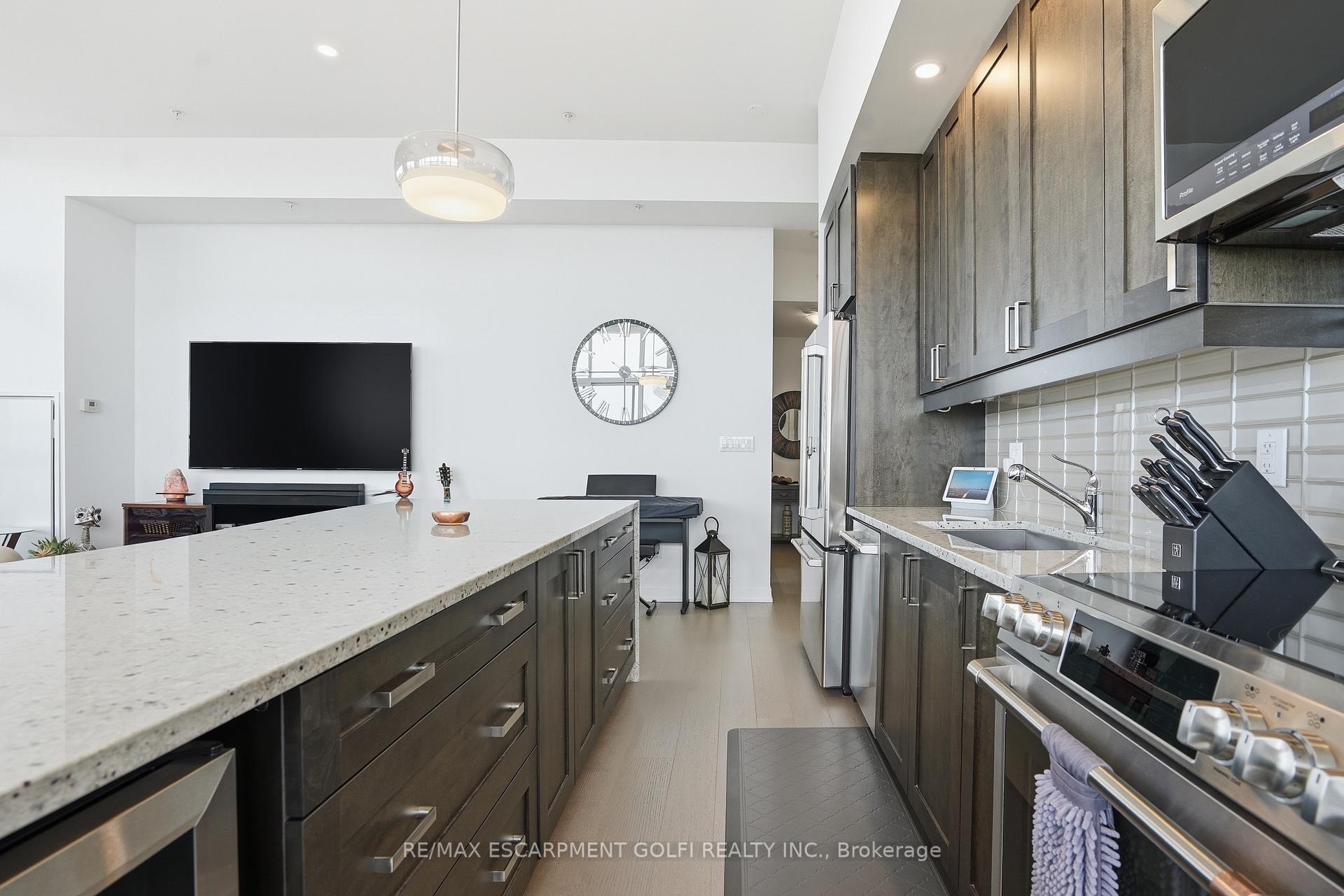 Photo 12 of Unit 1504, 550 North Service Road, Grimsby, Grimsby Beach — HOMEH