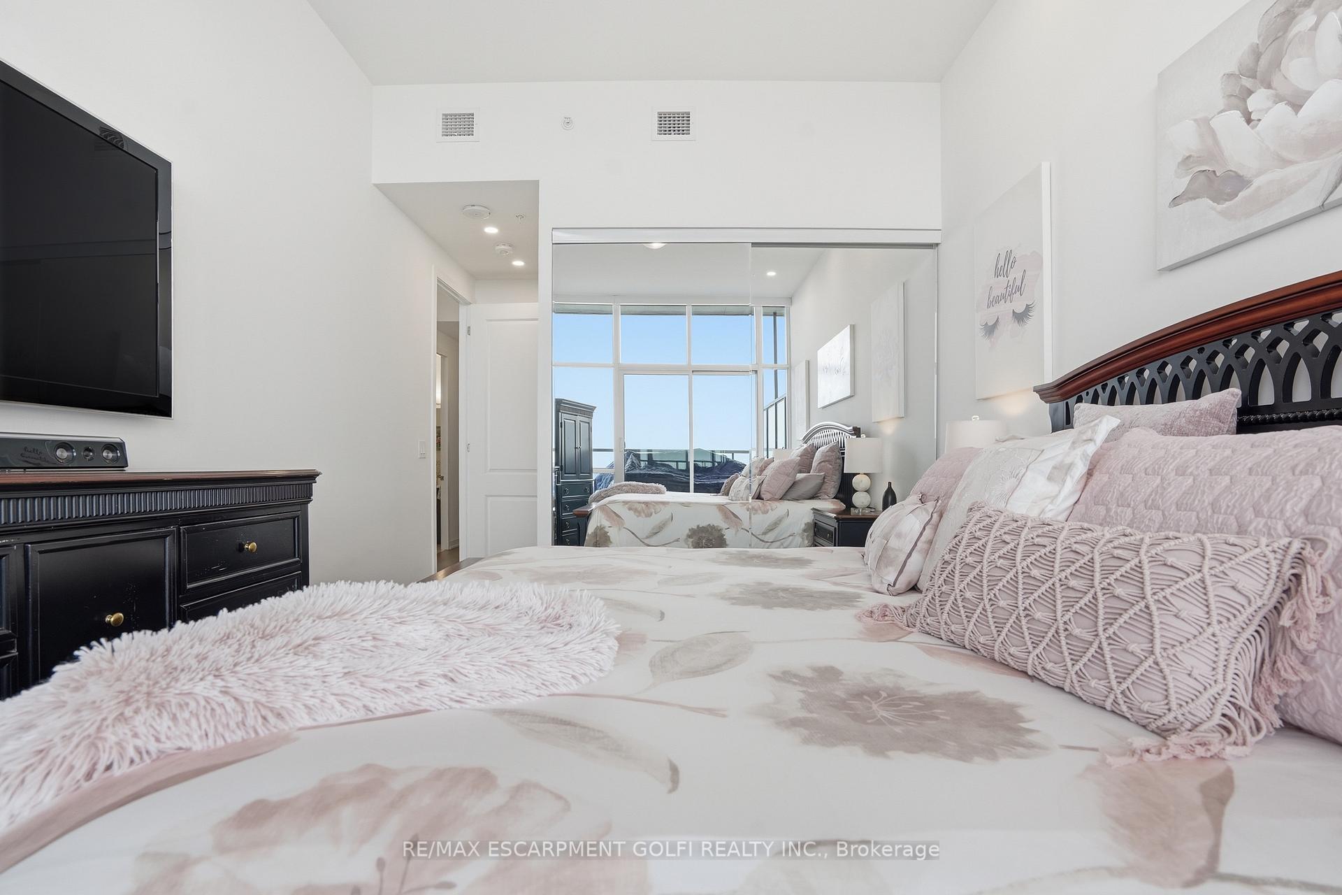 Photo 18 of Unit 1504, 550 North Service Road, Grimsby, Grimsby Beach — HOMEH