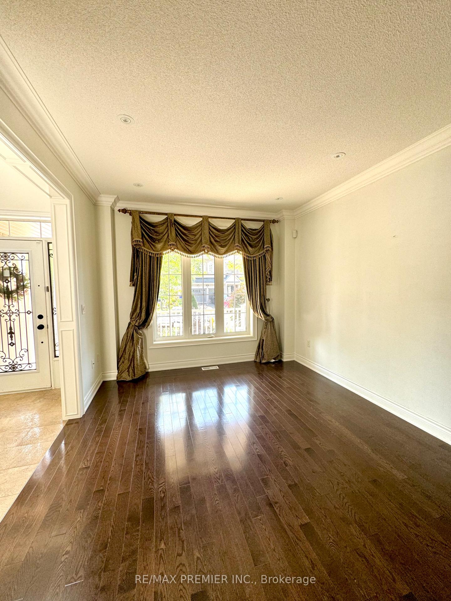 Photo 7 of 67 Cappella Drive, Vaughan, Vellore Village — HOMEH