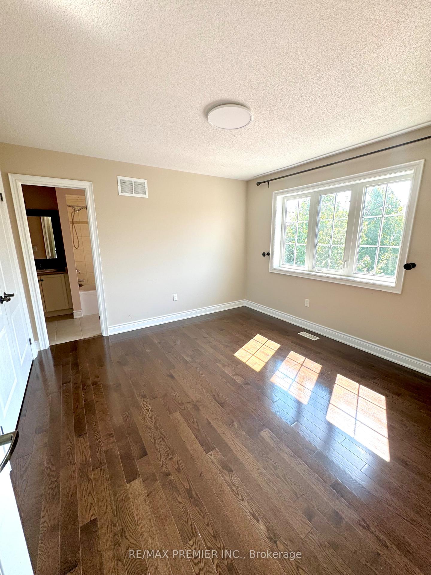 Photo 13 of 67 Cappella Drive, Vaughan, Vellore Village — HOMEH