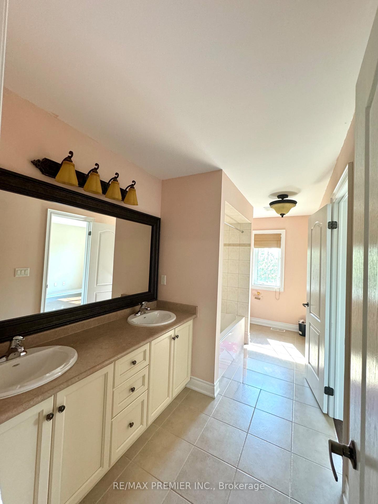 Photo 14 of 67 Cappella Drive, Vaughan, Vellore Village — HOMEH