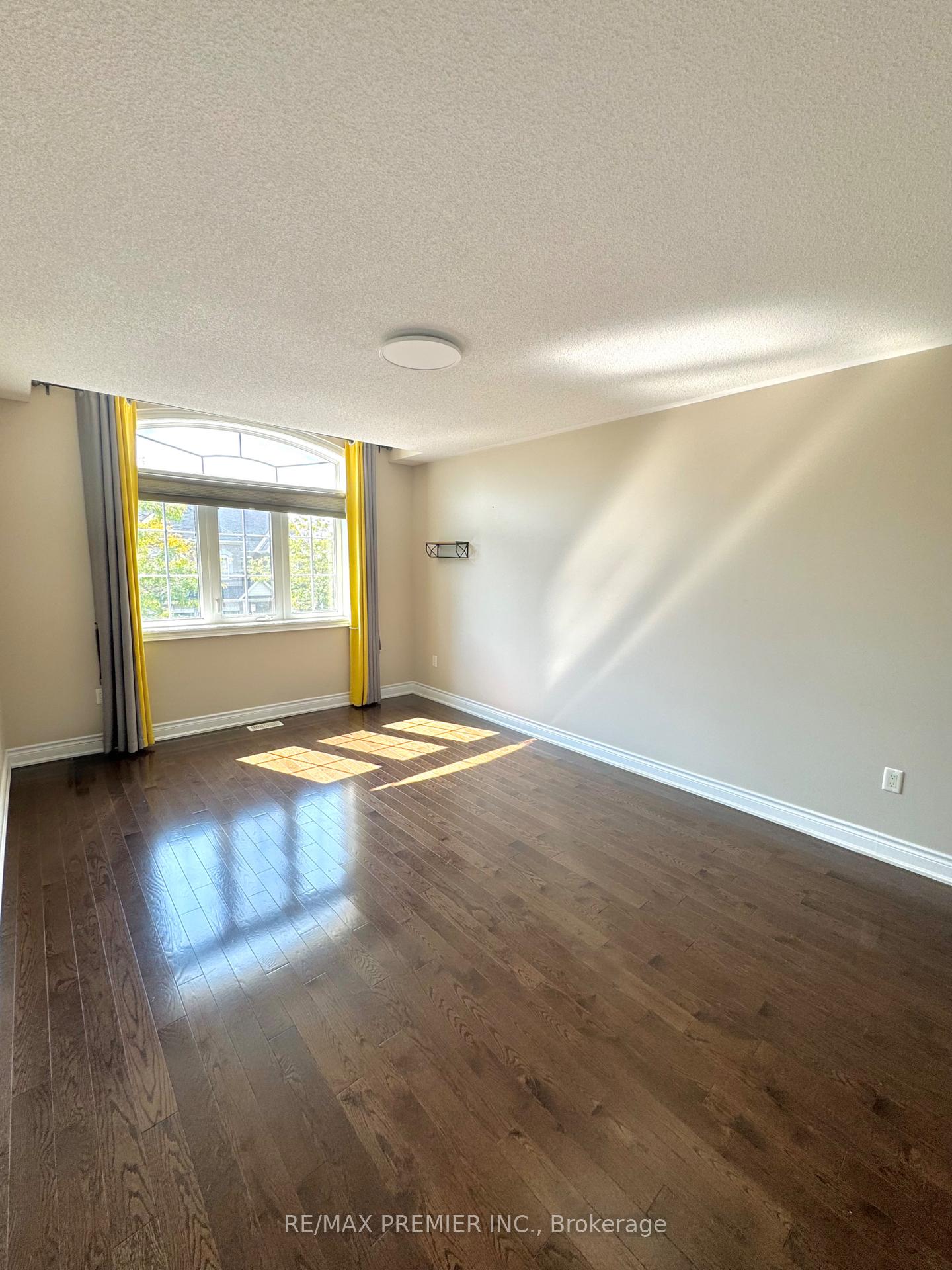 Photo 15 of 67 Cappella Drive, Vaughan, Vellore Village — HOMEH