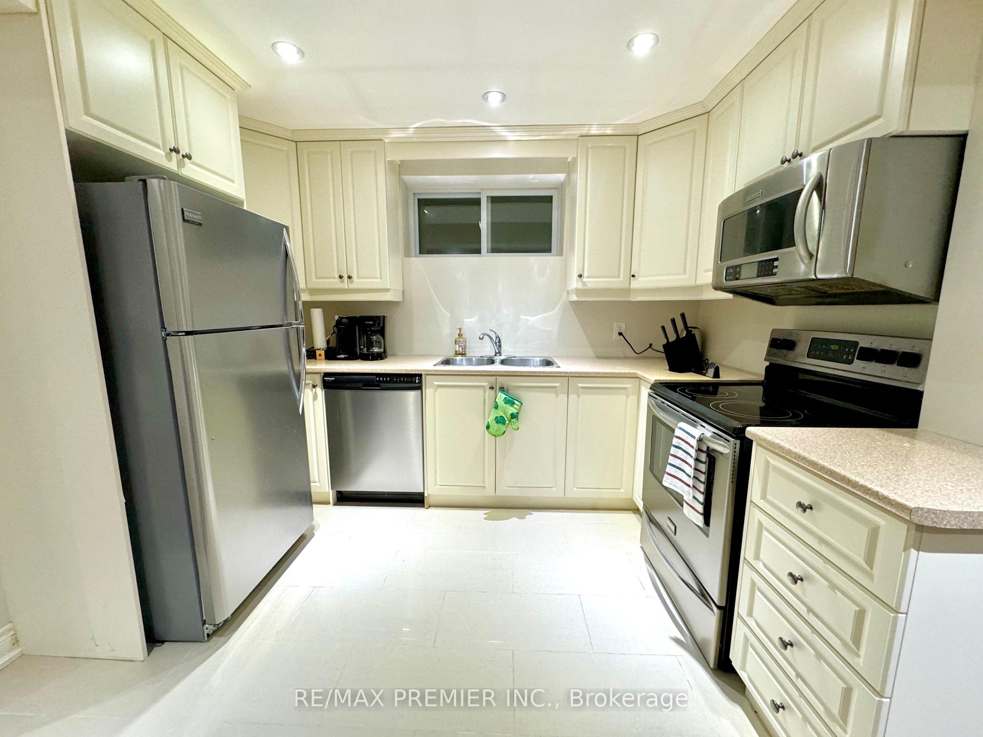 Photo 17 of 67 Cappella Drive, Vaughan, Vellore Village — HOMEH