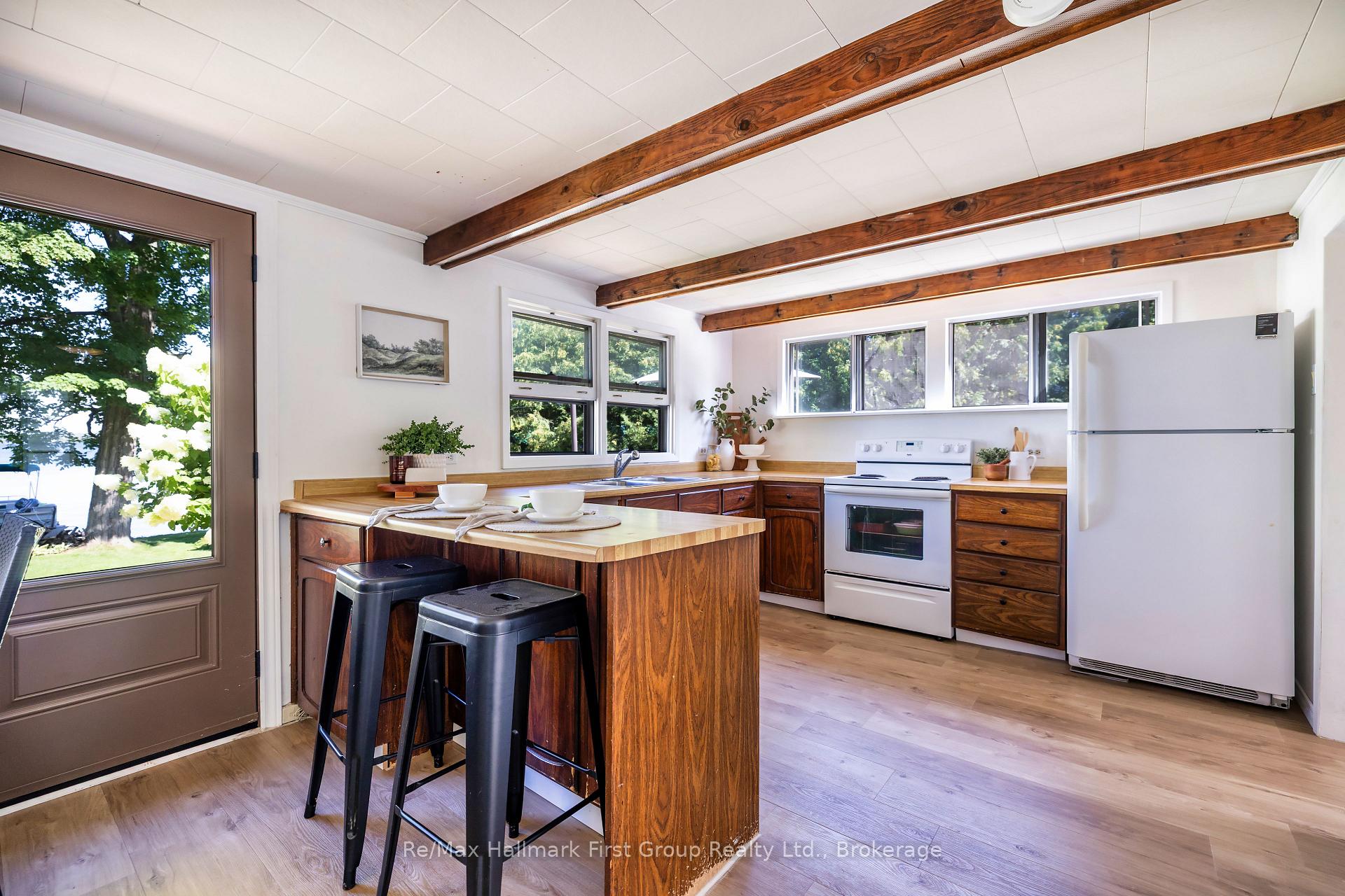 Photo 10 of 210 Wrenhaven Road, Kawartha Lakes, Fenelon Falls — HOMEH