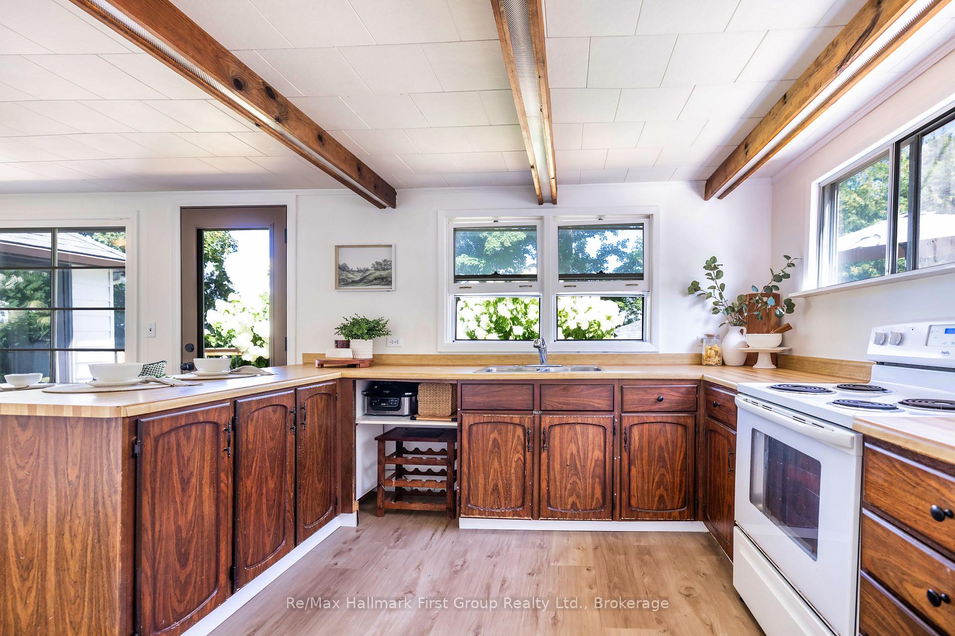 Photo 11 of 210 Wrenhaven Road, Kawartha Lakes, Fenelon Falls — HOMEH