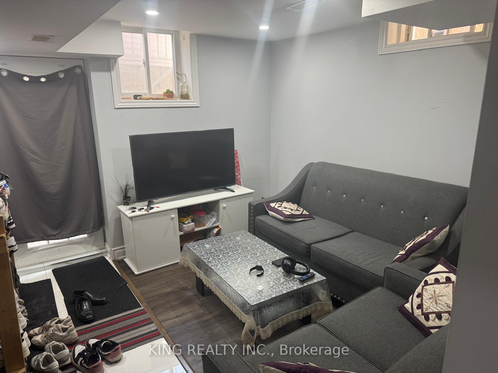 Photo 3 of Unit Basement, 8 Ferncroft Place, Brampton, Fletcher's Meadow — HOMEH