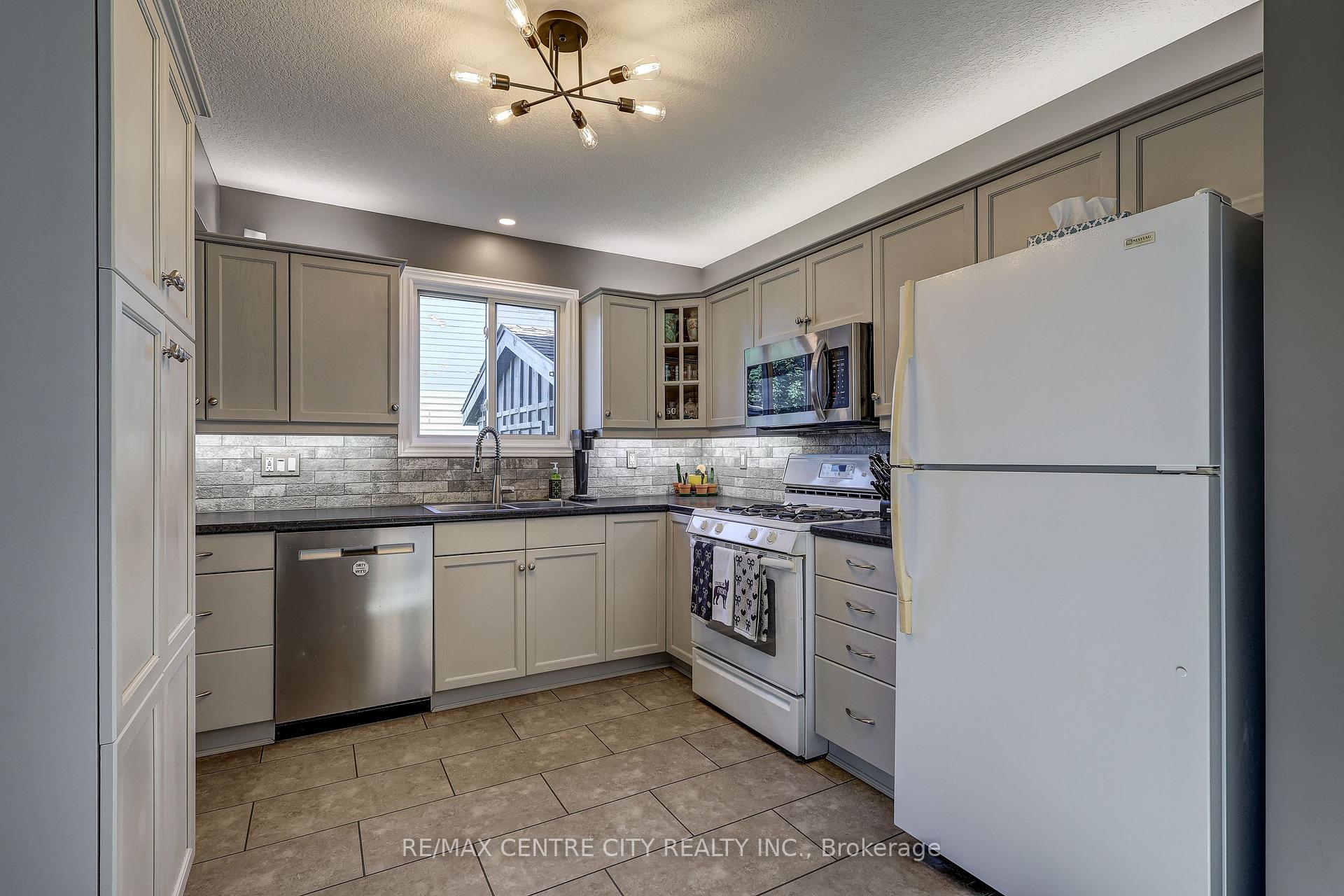 Photo 10 of 42134 Mcbain Line, Central Elgin, Rural Central Elgin — HOMEH