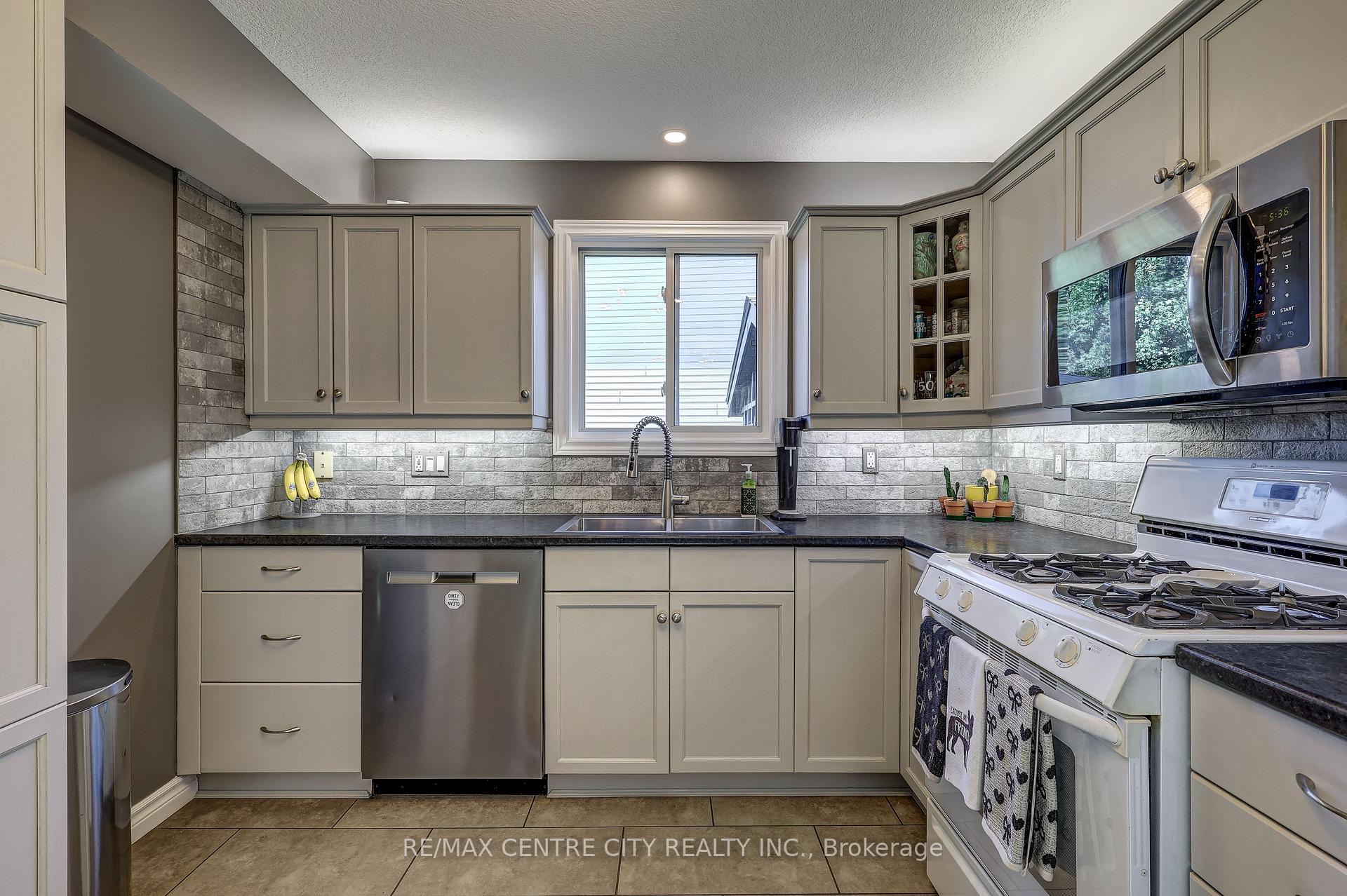 Photo 13 of 42134 Mcbain Line, Central Elgin, Rural Central Elgin — HOMEH