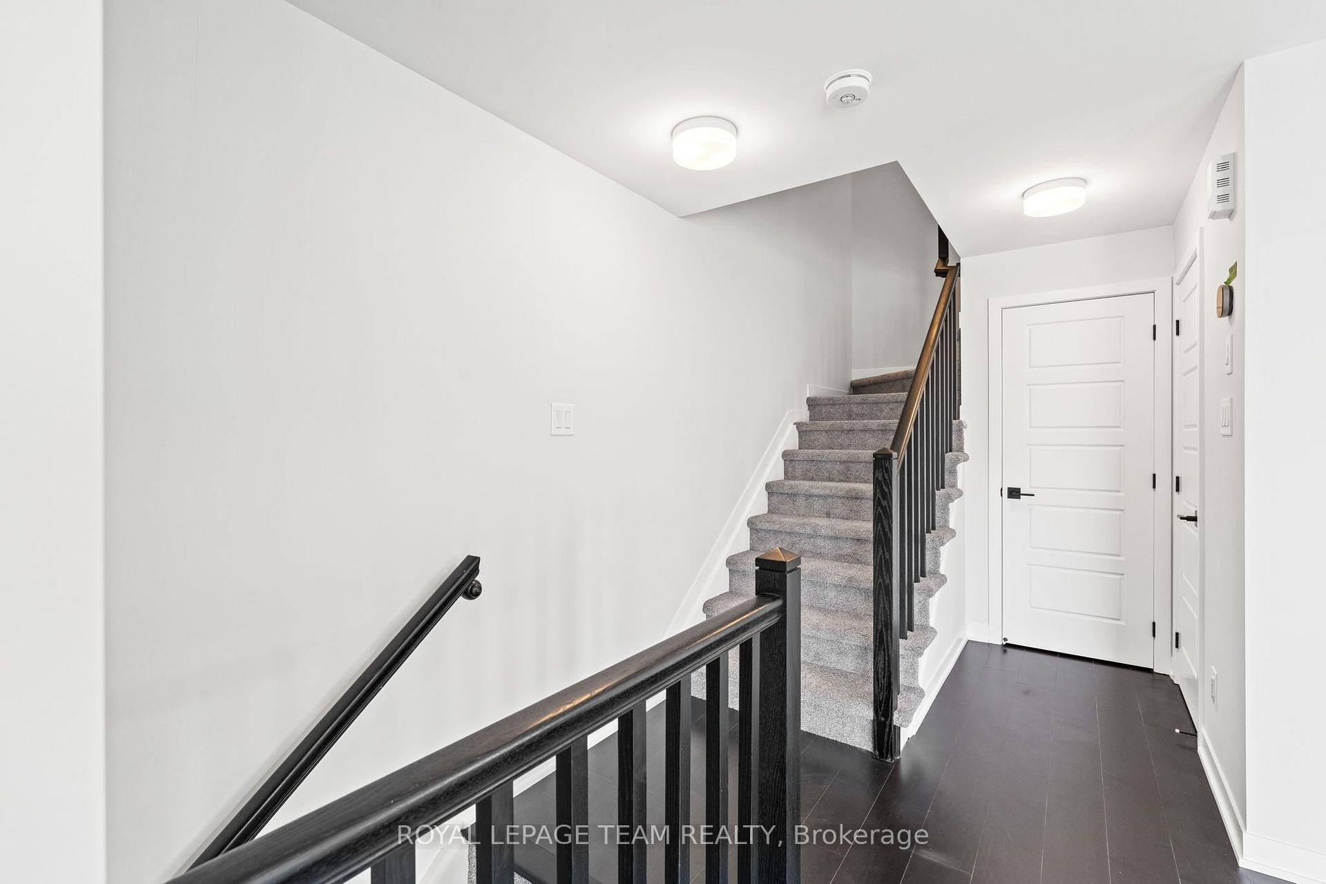 Photo 3 of 2031 Blossite Private, Ottawa, Barrhaven - Heritage Park — HOMEH