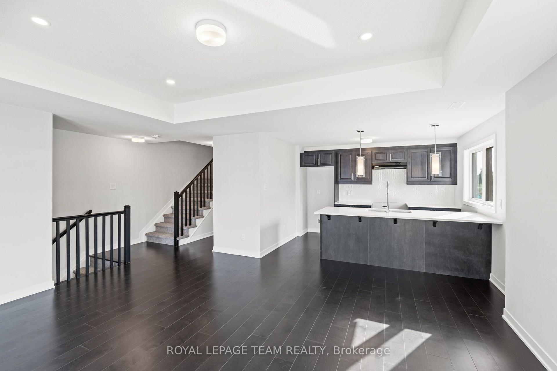 Photo 4 of 2031 Blossite Private, Ottawa, Barrhaven - Heritage Park — HOMEH