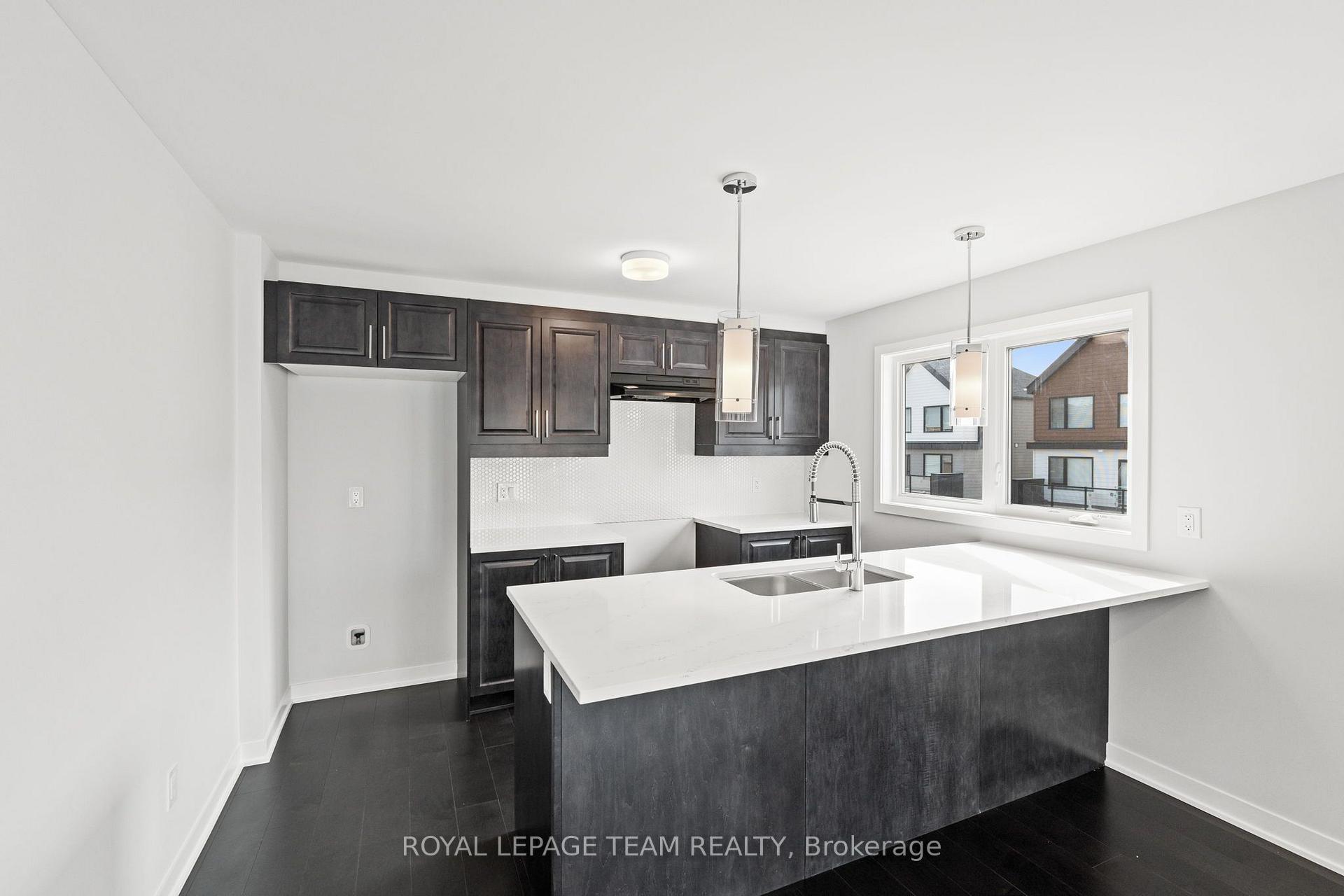 Photo 6 of 2031 Blossite Private, Ottawa, Barrhaven - Heritage Park — HOMEH