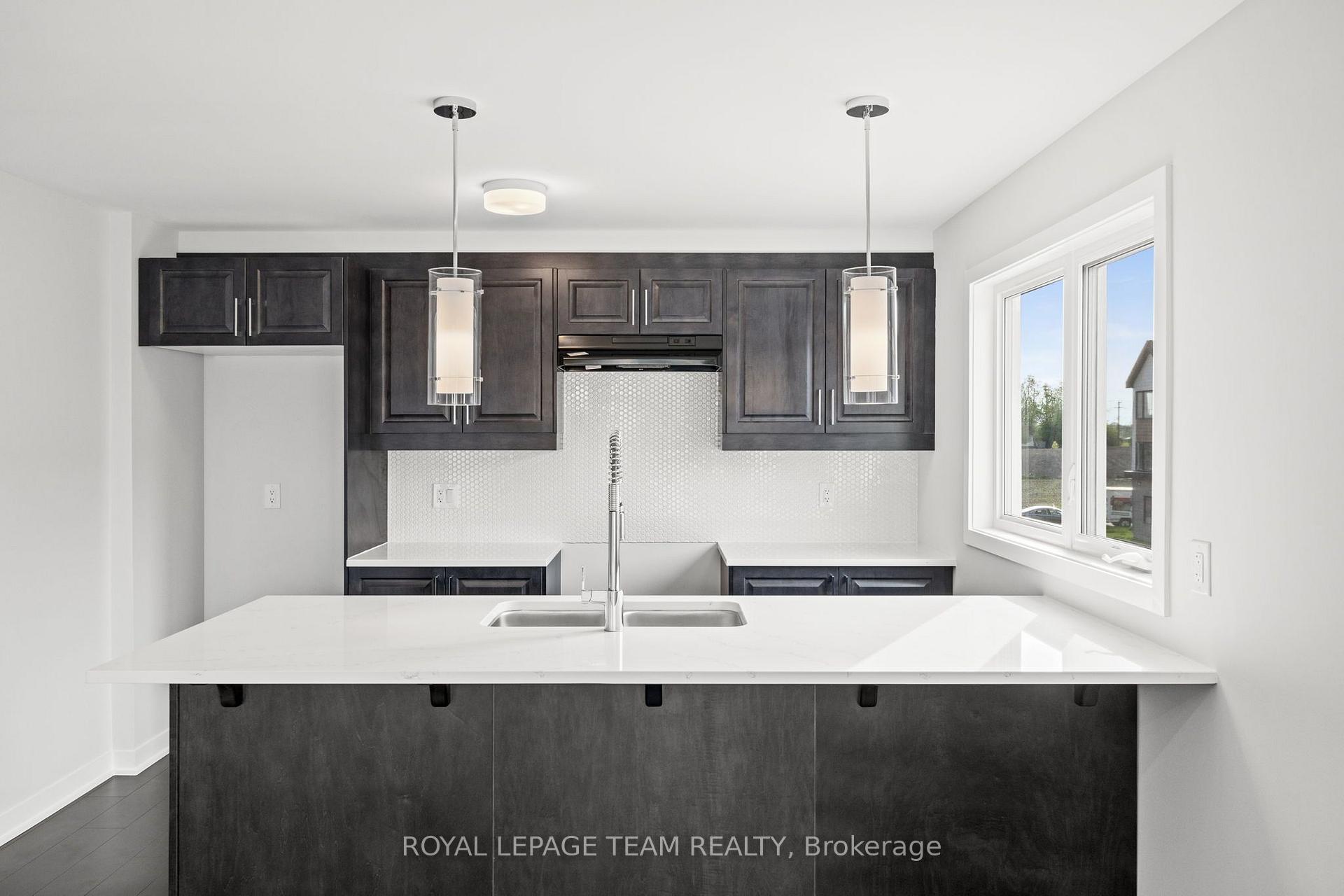 Photo 7 of 2031 Blossite Private, Ottawa, Barrhaven - Heritage Park — HOMEH