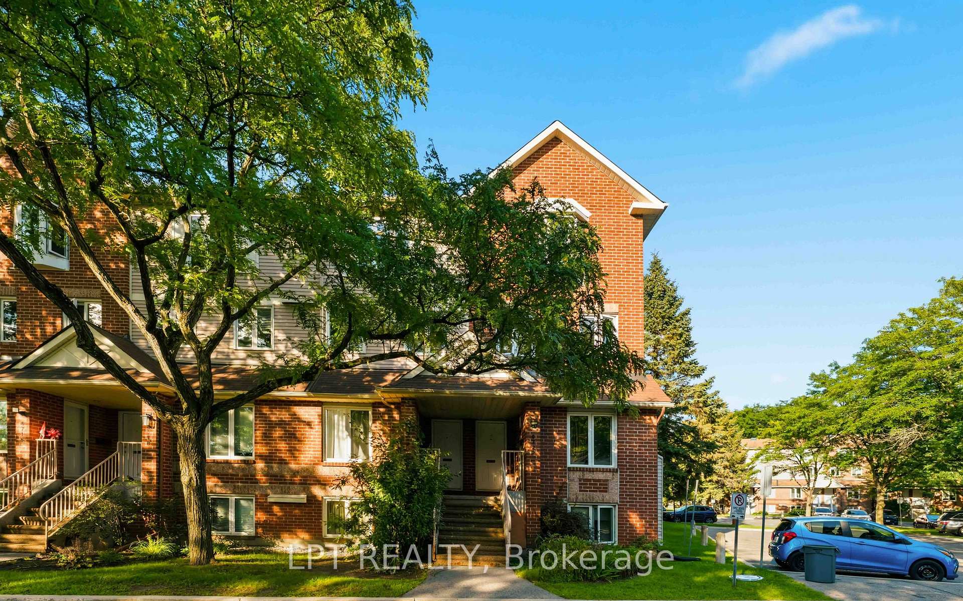 Photo of Unit B, 6722 Jeanne d'Arc Boulevard