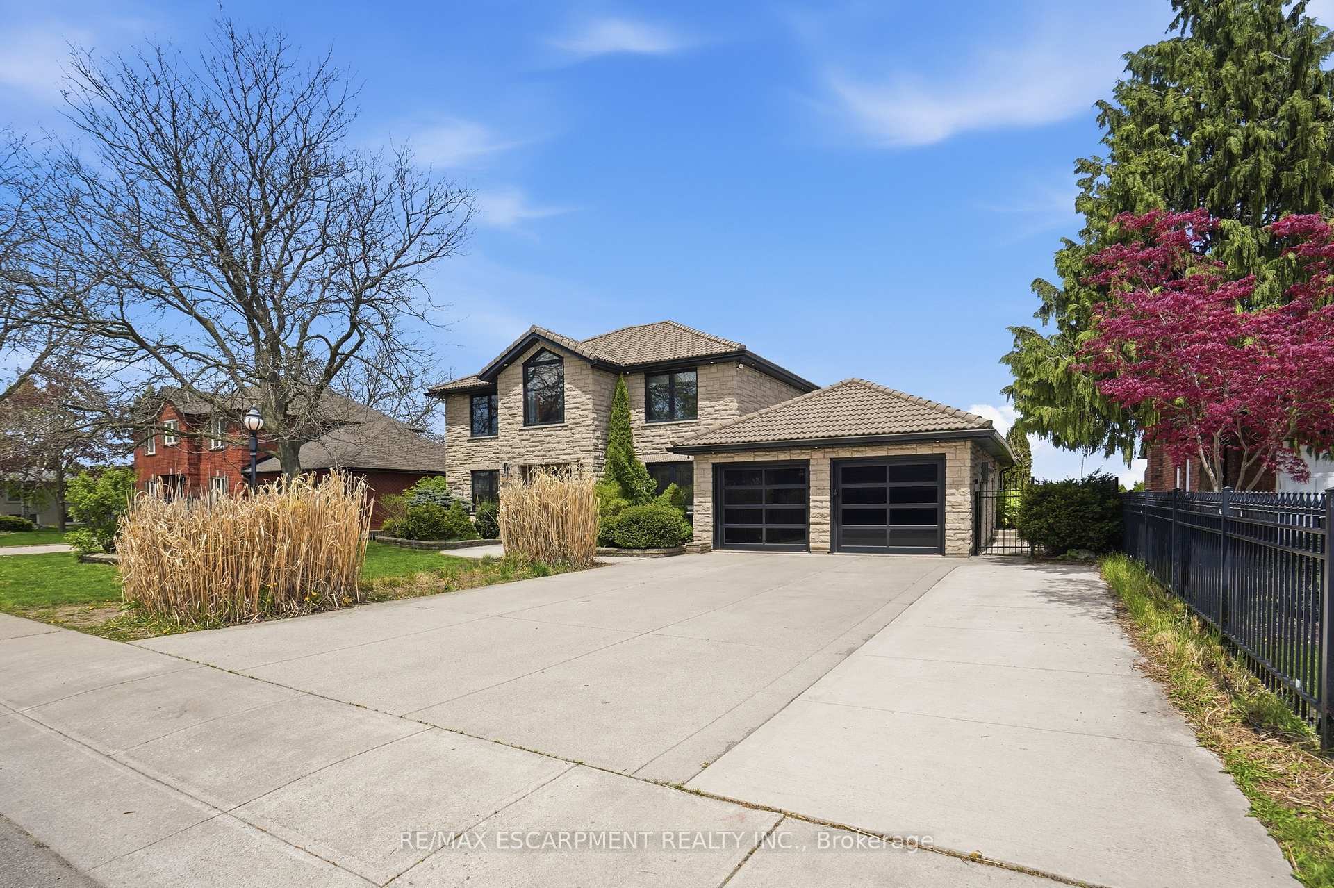 Photo 2 of 176 Albion Falls Boulevard, Hamilton, Trenholme — HOMEH