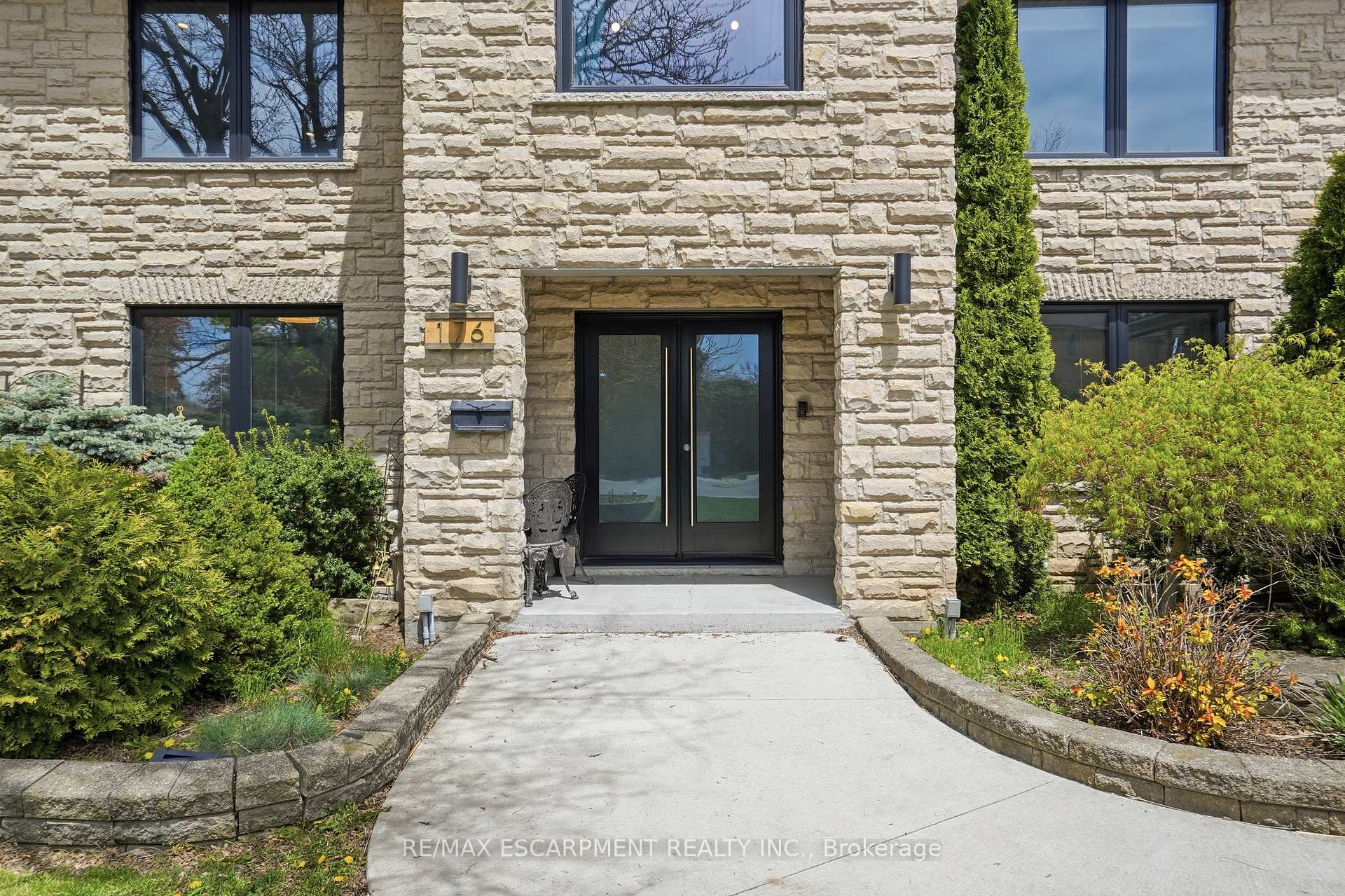 Photo 4 of 176 Albion Falls Boulevard, Hamilton, Trenholme — HOMEH