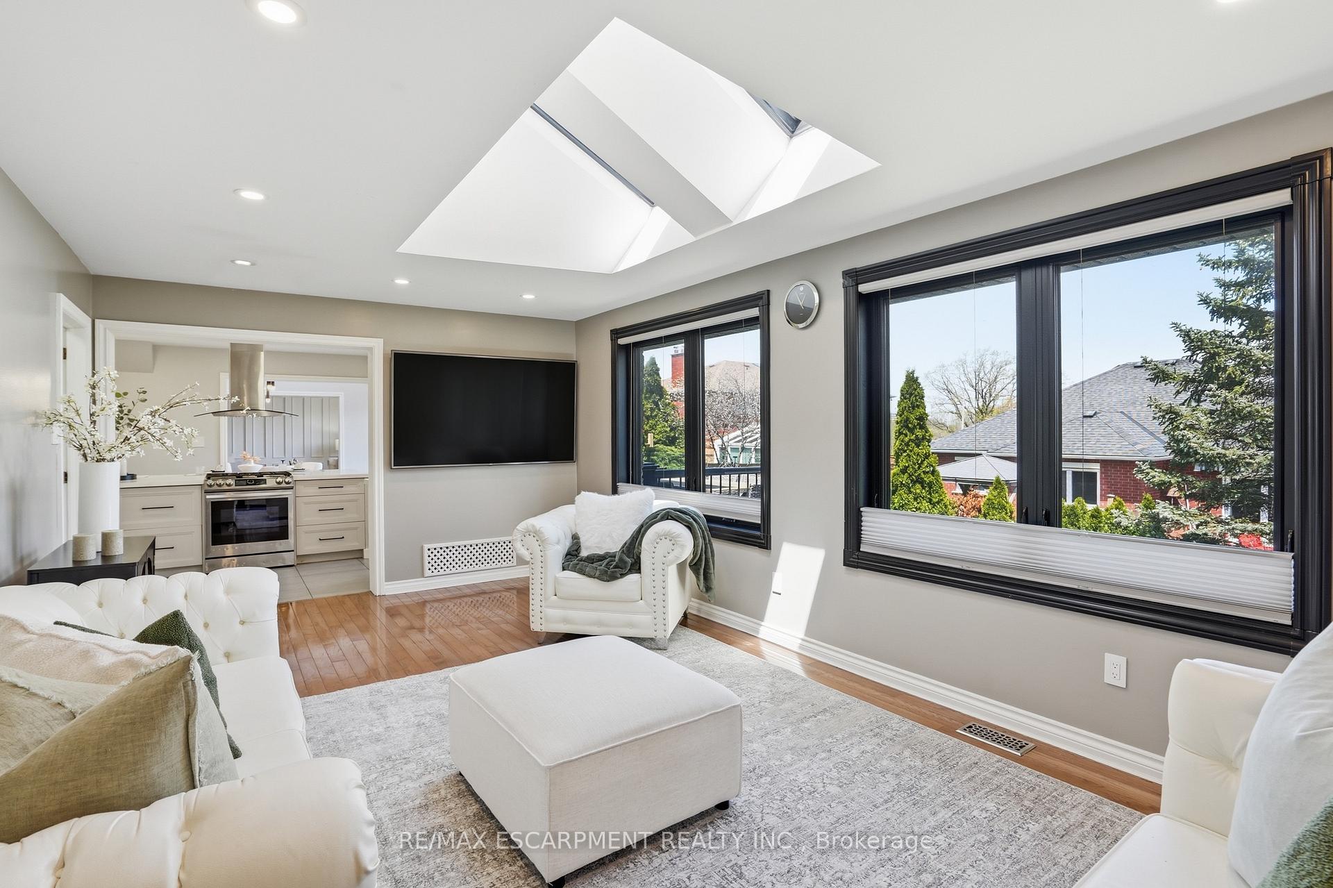 Photo 16 of 176 Albion Falls Boulevard, Hamilton, Trenholme — HOMEH