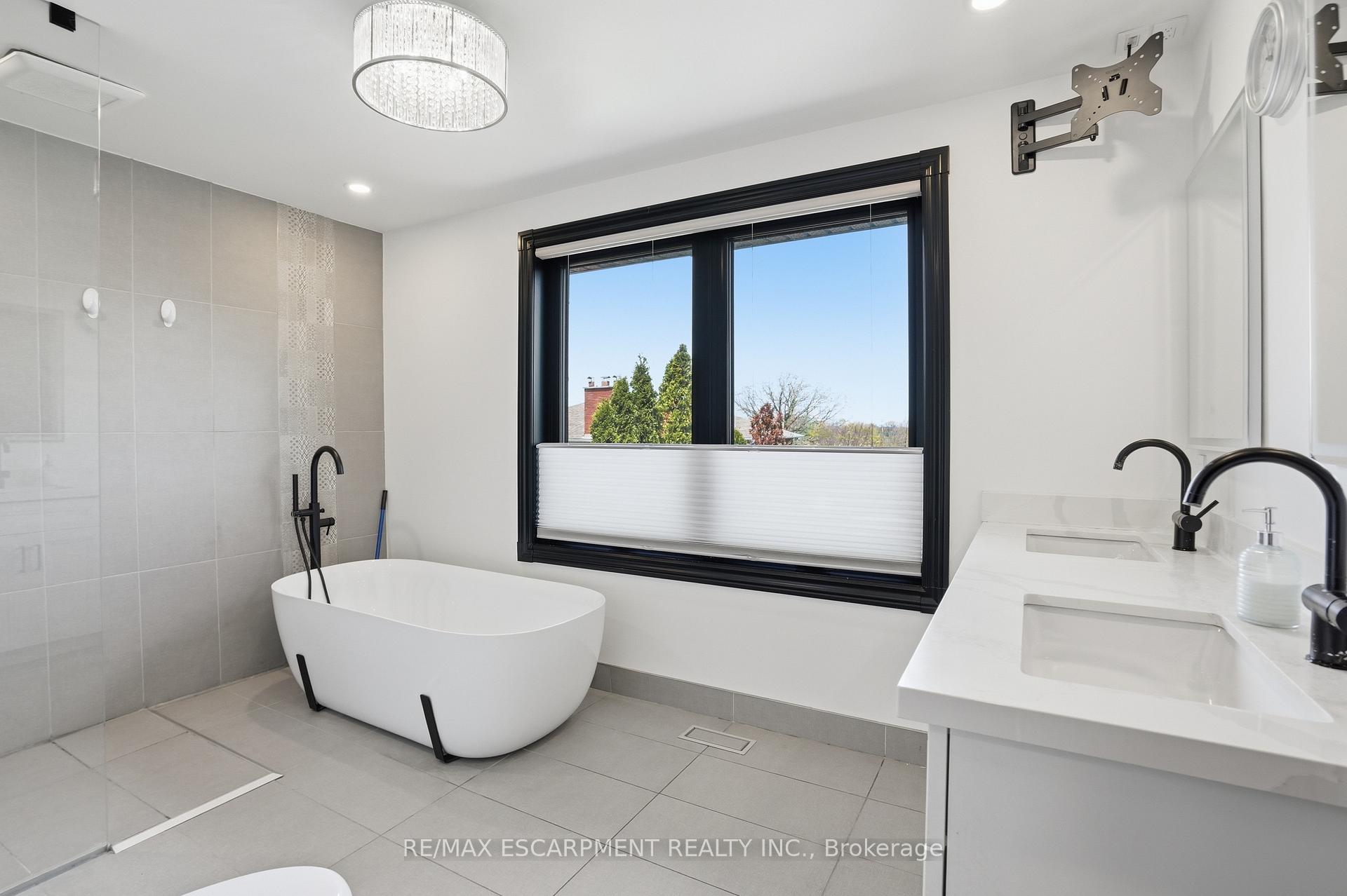Photo 20 of 176 Albion Falls Boulevard, Hamilton, Trenholme — HOMEH