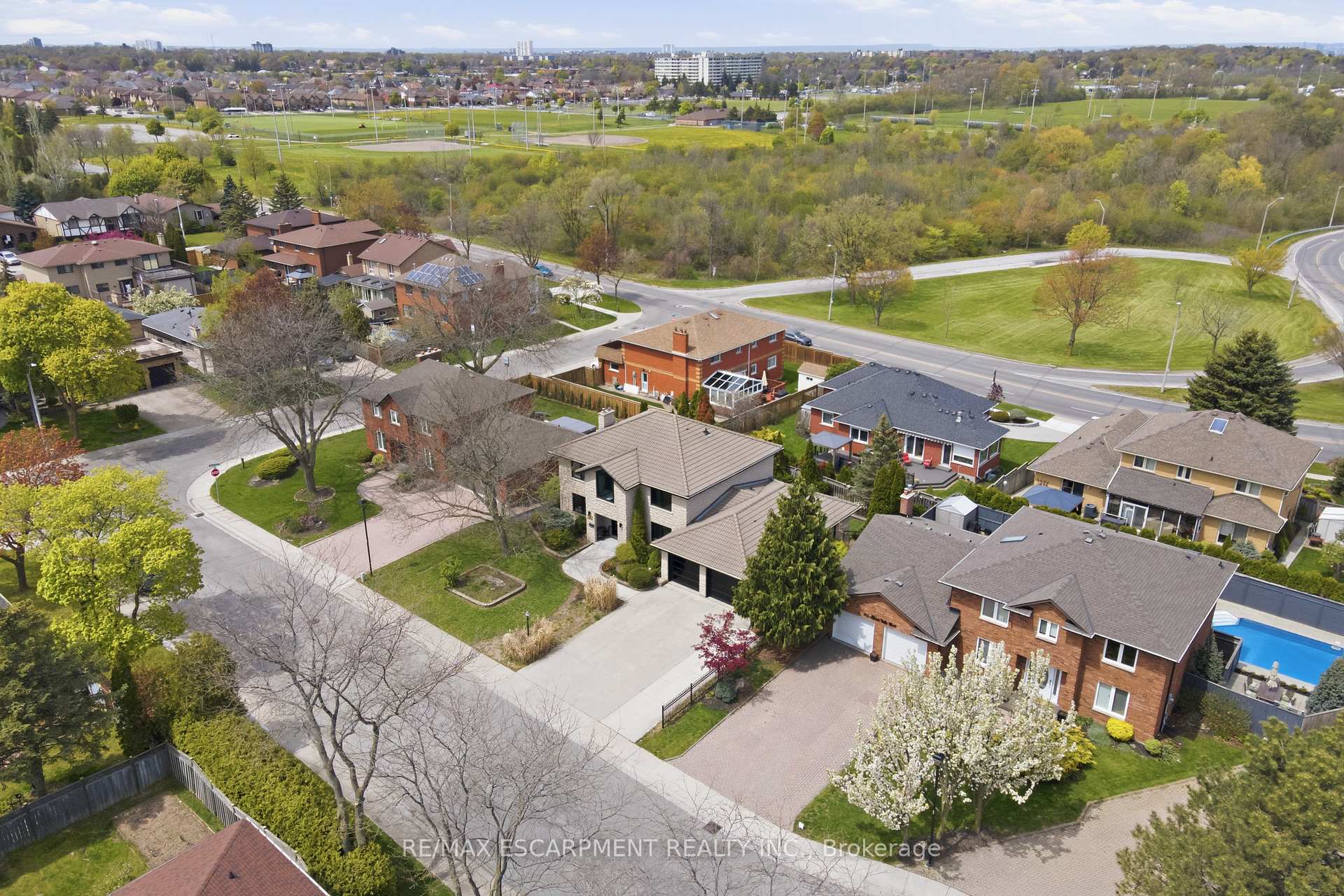 Photo 39 of 176 Albion Falls Boulevard, Hamilton, Trenholme — HOMEH
