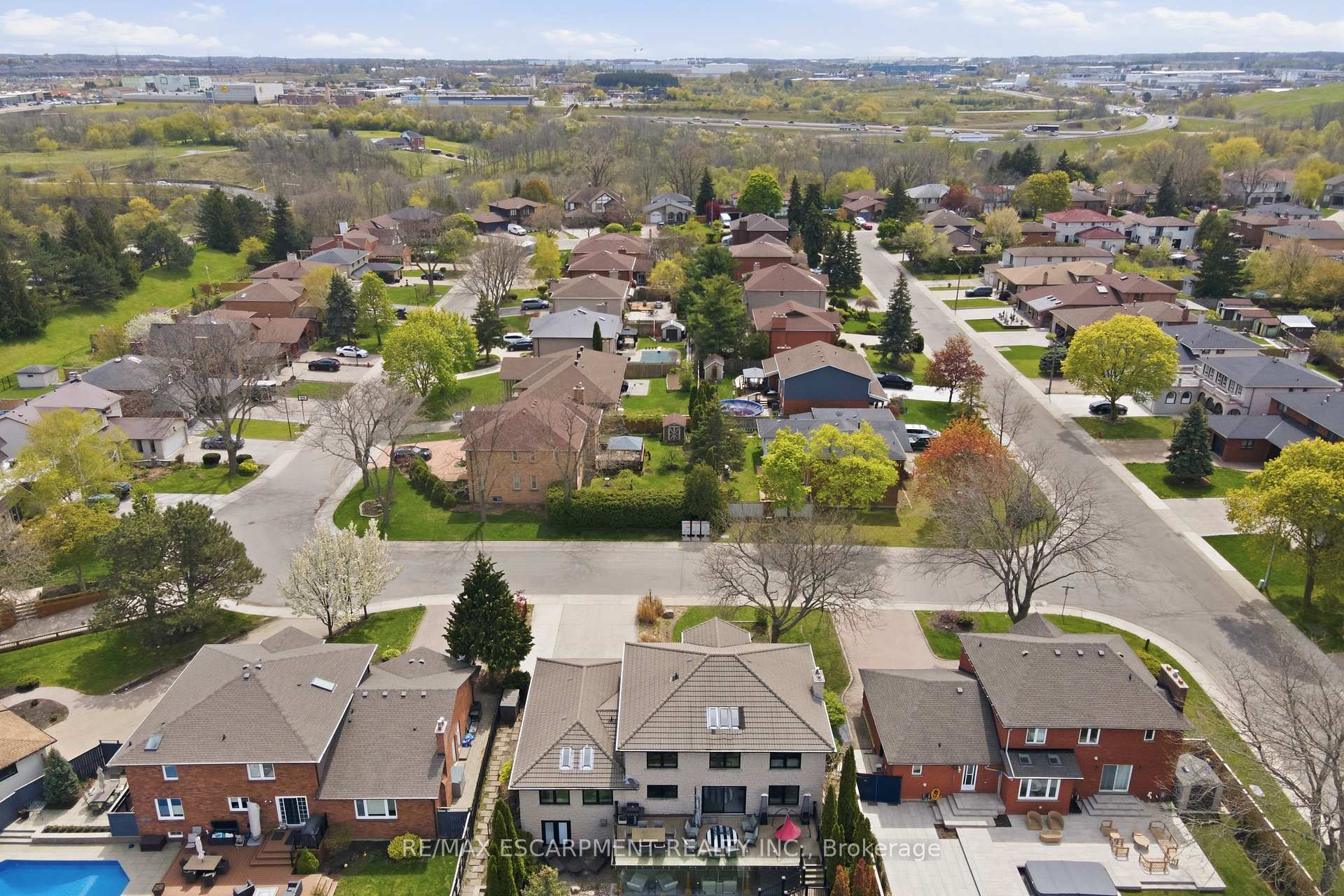 Photo 40 of 176 Albion Falls Boulevard, Hamilton, Trenholme — HOMEH