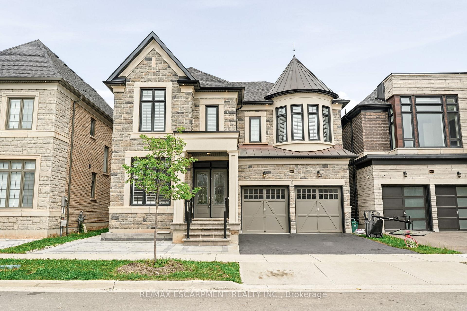 Photo 1 of 1221 Ironbridge Road, Oakville, Glen Abbey — HOMEH