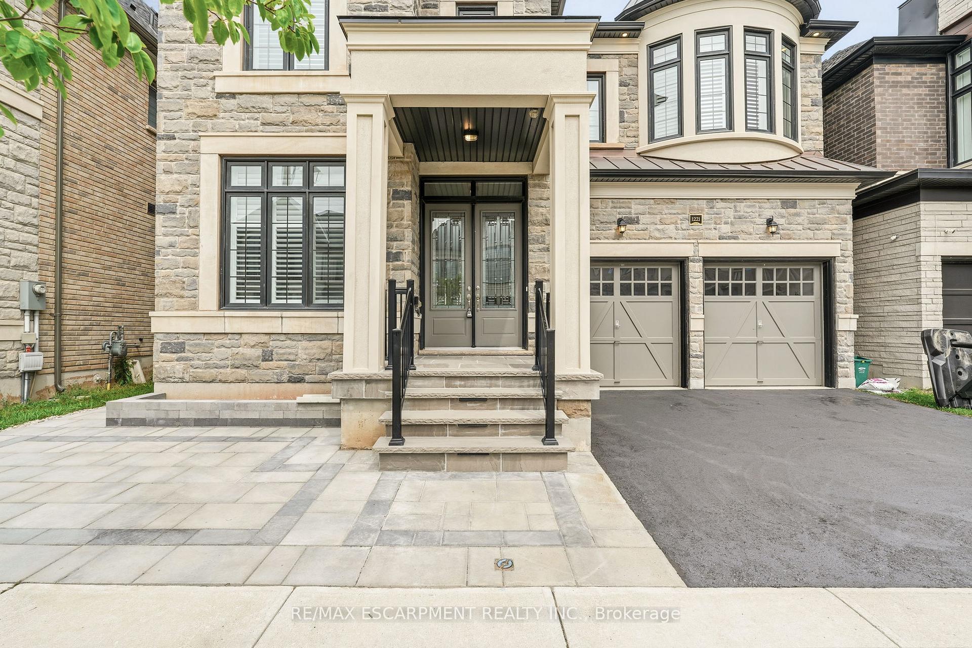 Photo 2 of 1221 Ironbridge Road, Oakville, Glen Abbey — HOMEH