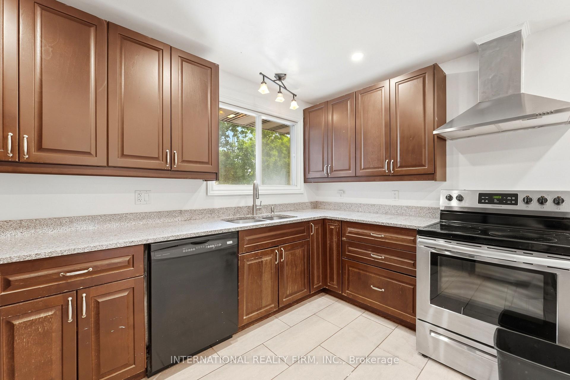 Photo 17 of 1213 Erindale Drive, Ottawa, Copeland Park — HOMEH