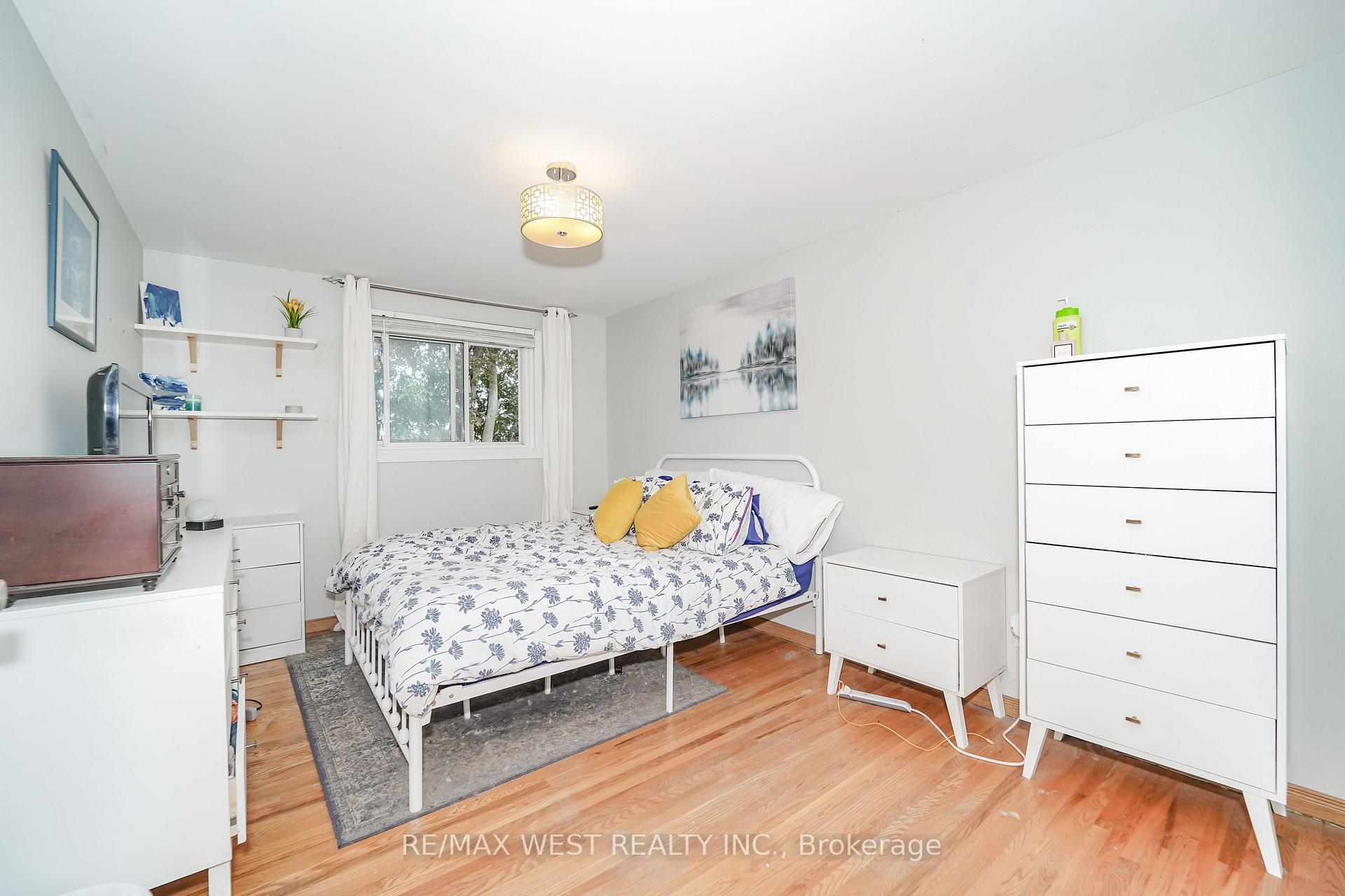 Photo 6 of 1105 Valley Court, Oshawa, Lakeview — HOMEH