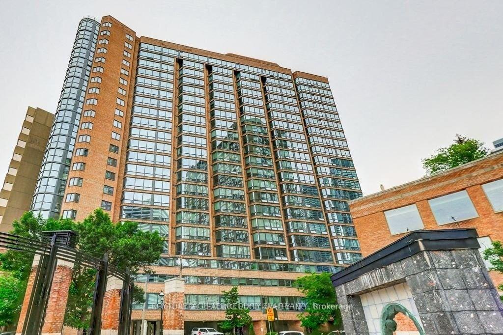 Front of Unit 407, 1055 Bay Street